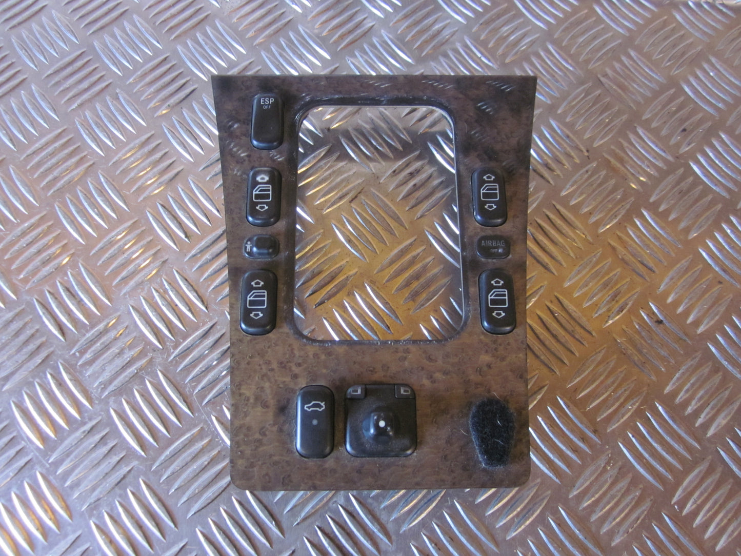 Mercedes E W210 Kontakt Rudehejs Med OEM Nr. Ophugger Fra Mercedes Ophugger