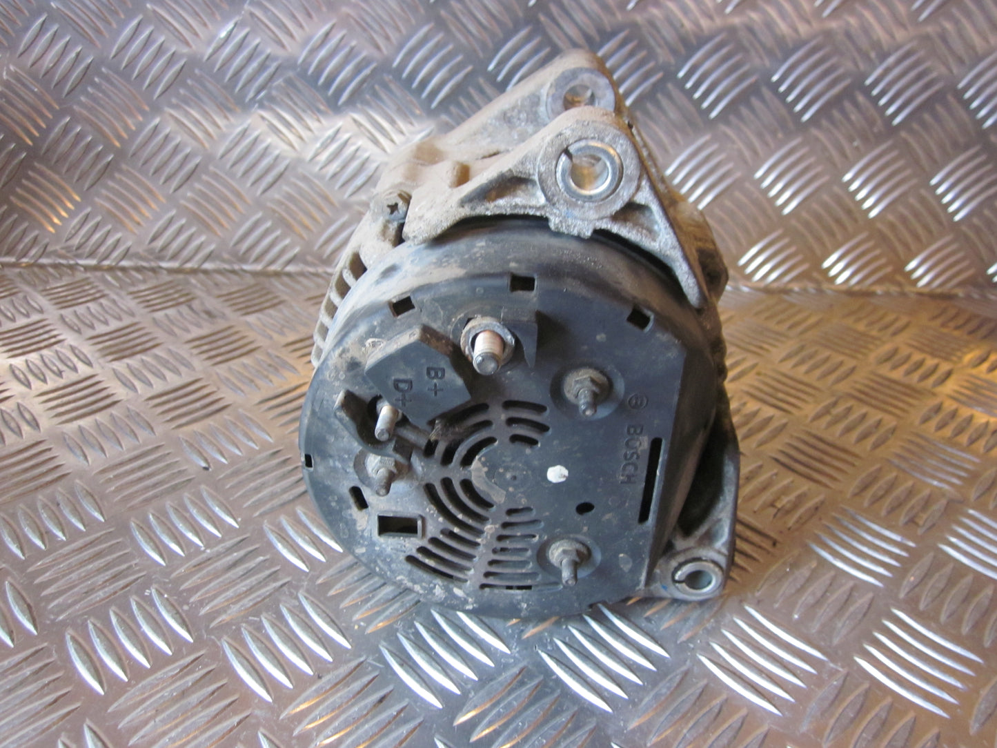 Opel Vectra B Generator Med OEM Nr. 0123500008 Fra Opel Ophugger