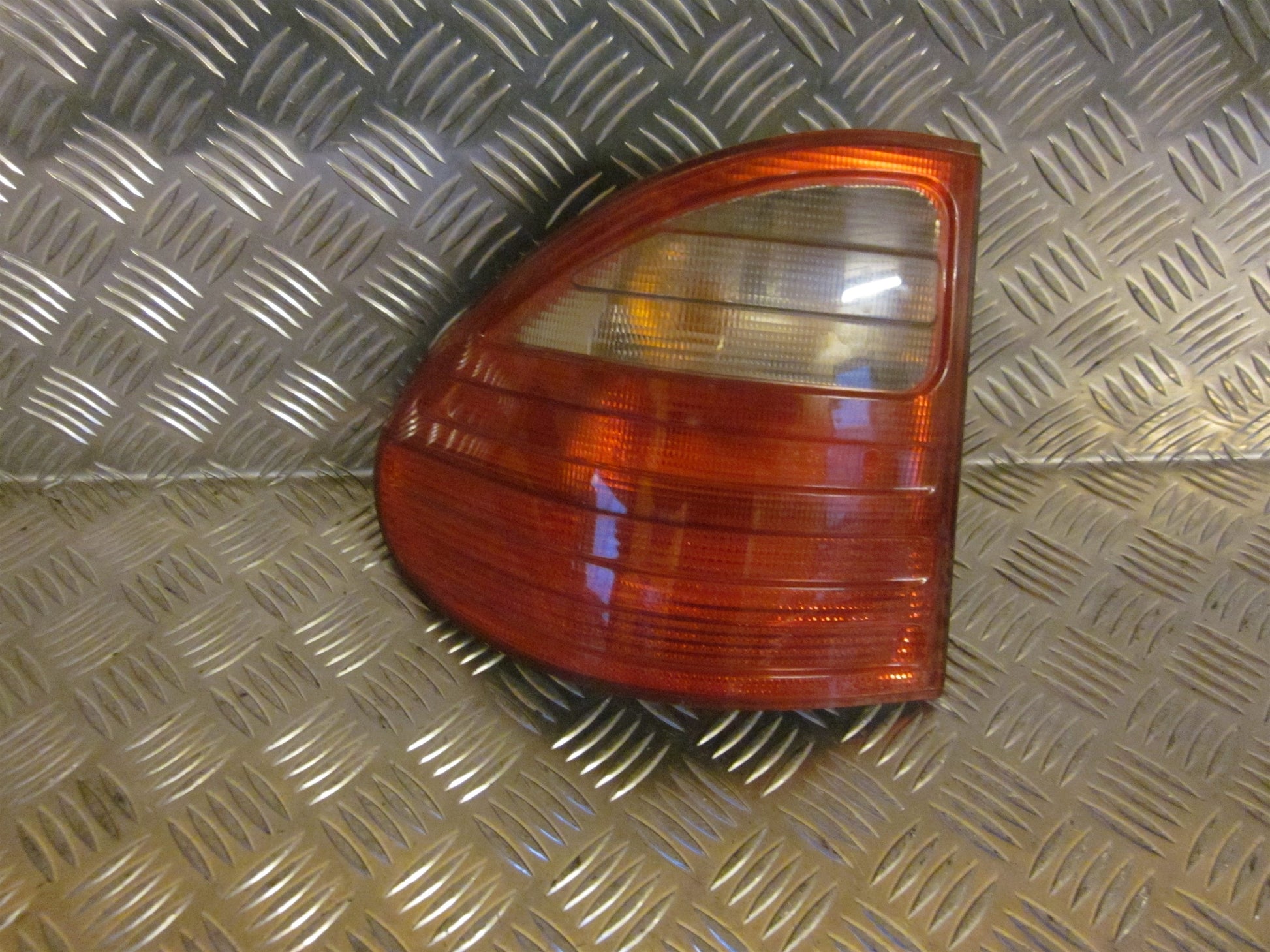 Mercedes E W210 Baglygte Med OEM Nr. Ophugger Fra Mercedes Ophugger