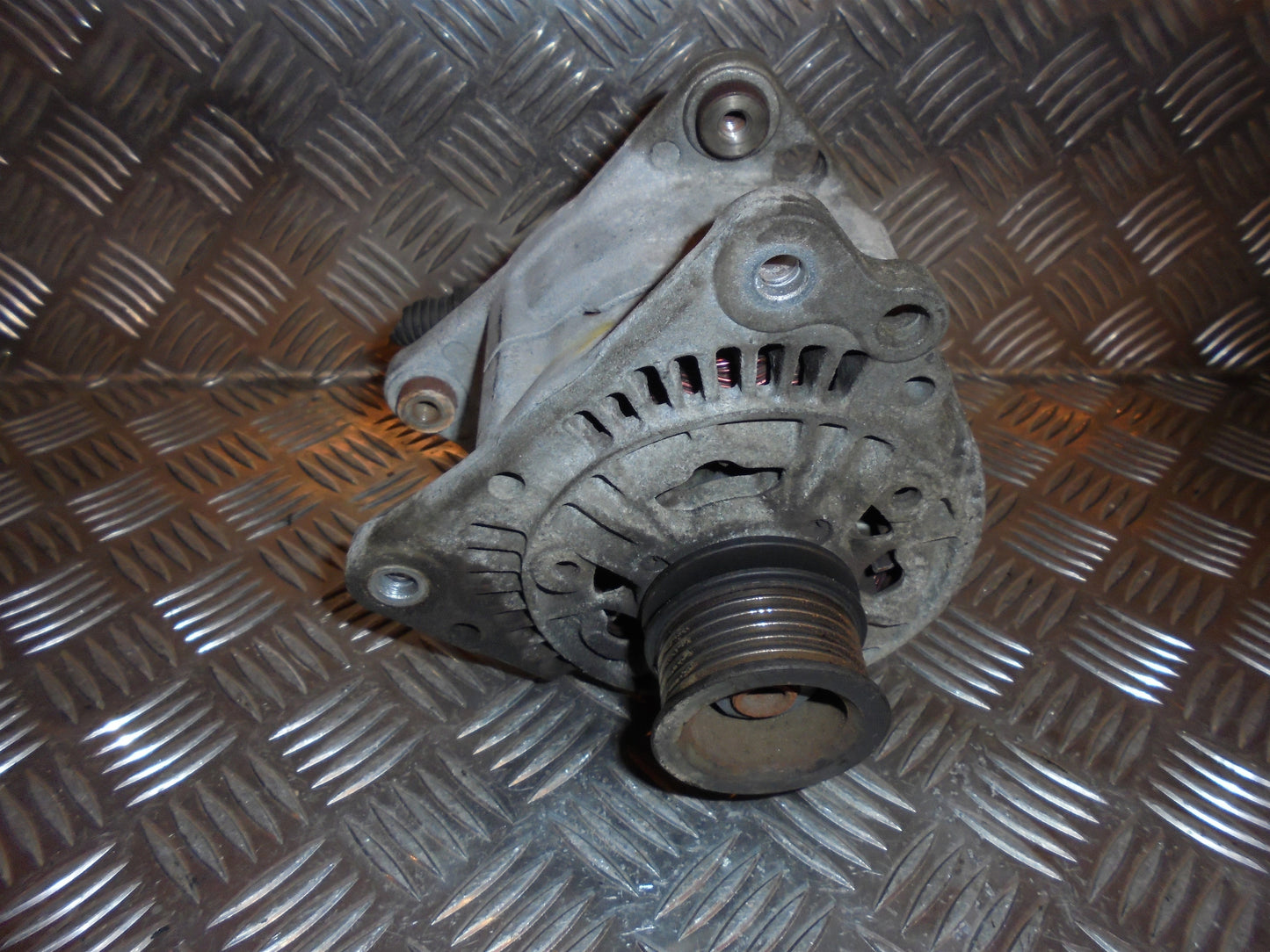 VW Polo 3 5D 6N Generator Med OEM Nr. 028903025H Fra VW Ophugger