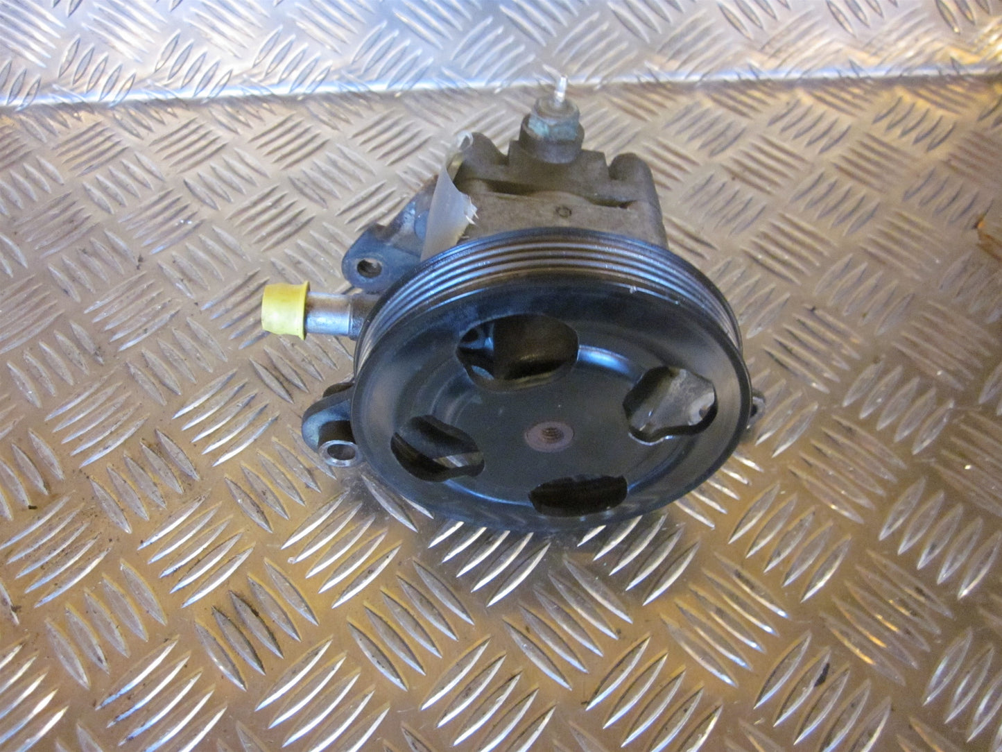 Mazda 626 GF/GW Servopumpe Med OEM Nr. Ophugger Fra Mazda Ophugger