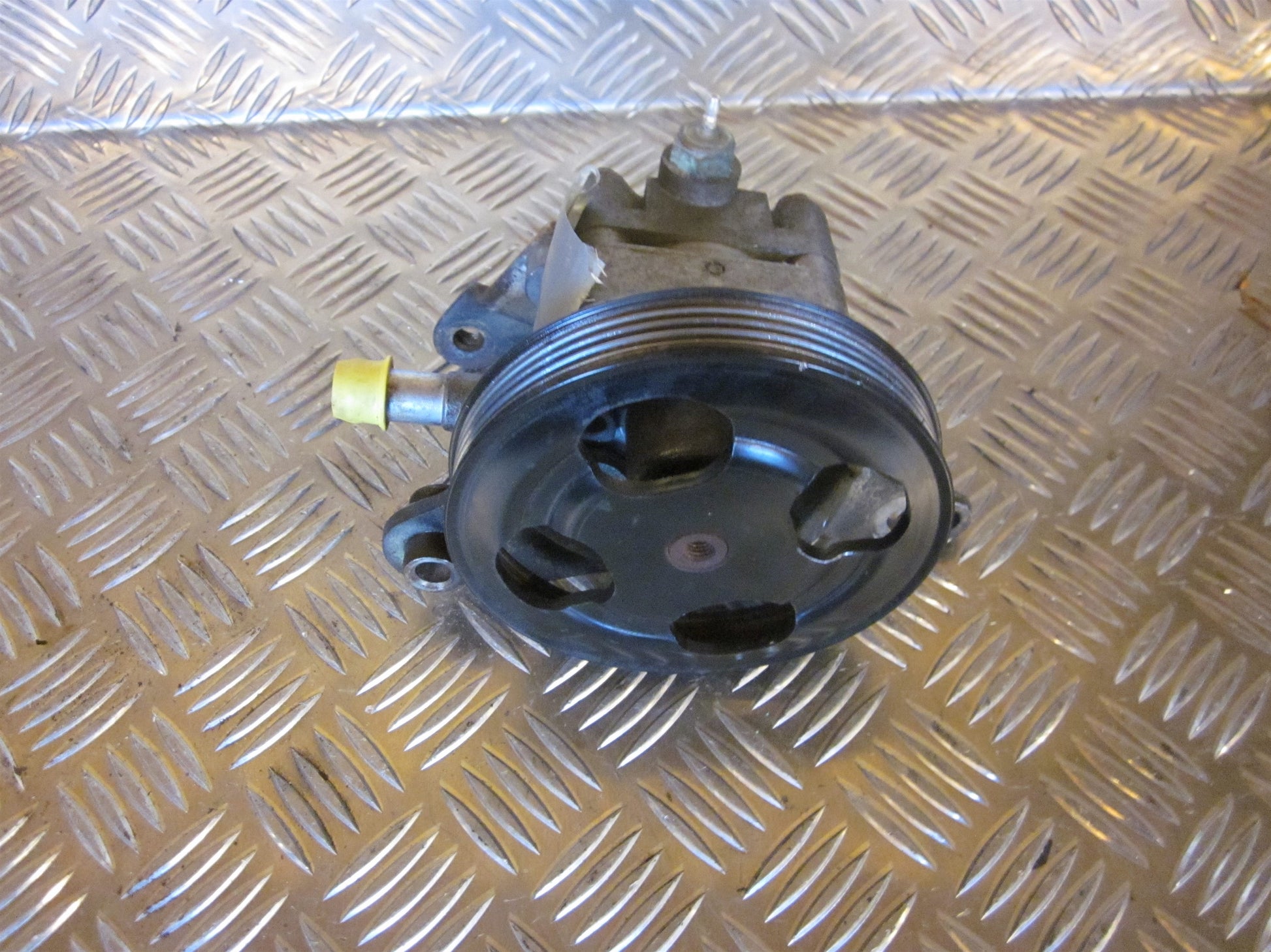 Mazda 626 GF/GW Servopumpe Med OEM Nr. Ophugger Fra Mazda Ophugger