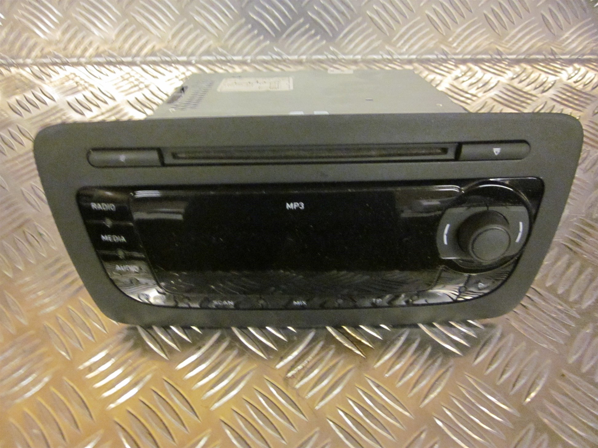 Seat Ibiza 6J Radio M/Cd Med OEM Nr. 6J2035153G Fra Seat Ophugger