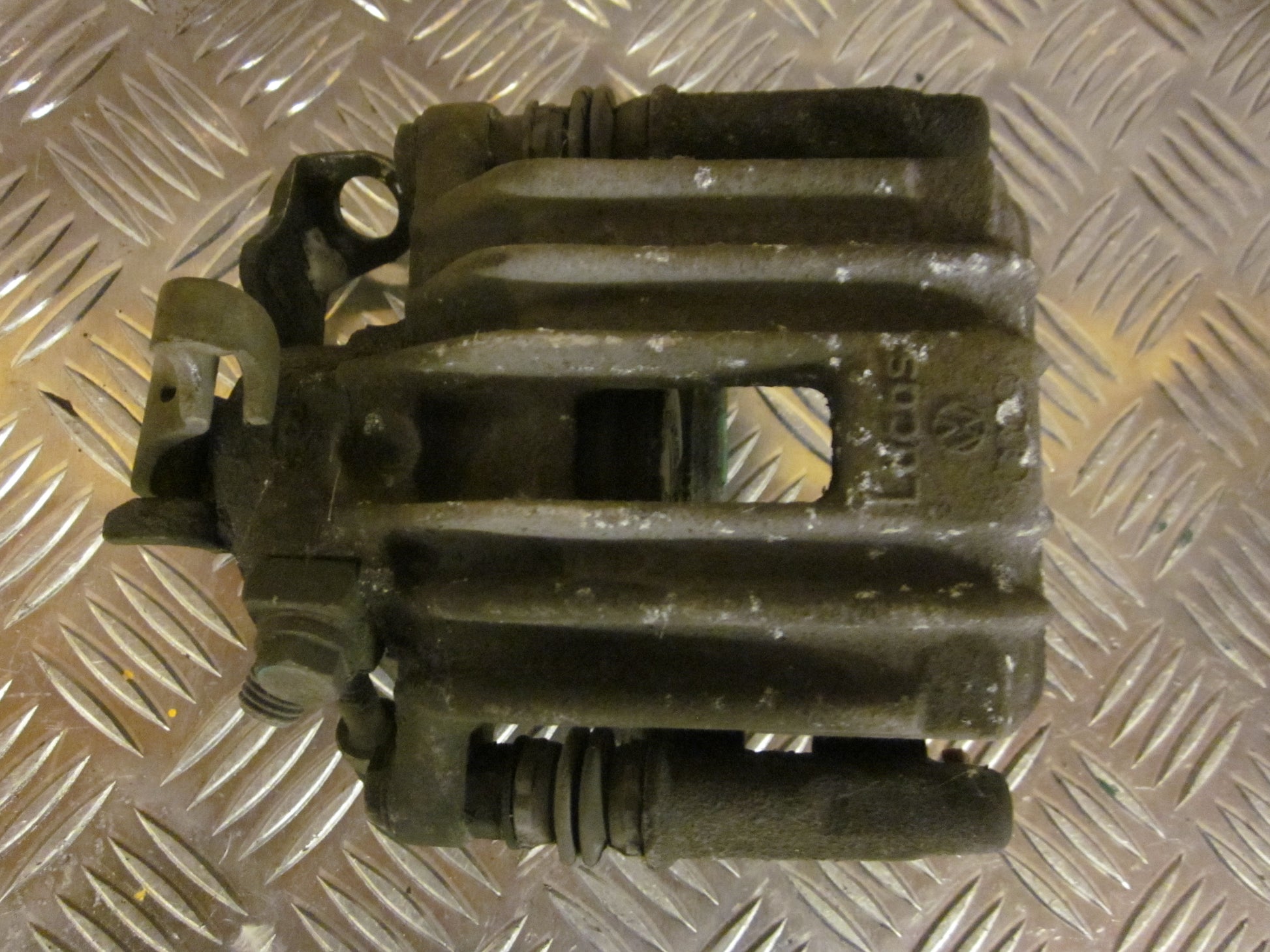 Seat Ibiza 6J Bremsekaliber VB Med OEM Nr. Ophugger Fra Seat Ophugger