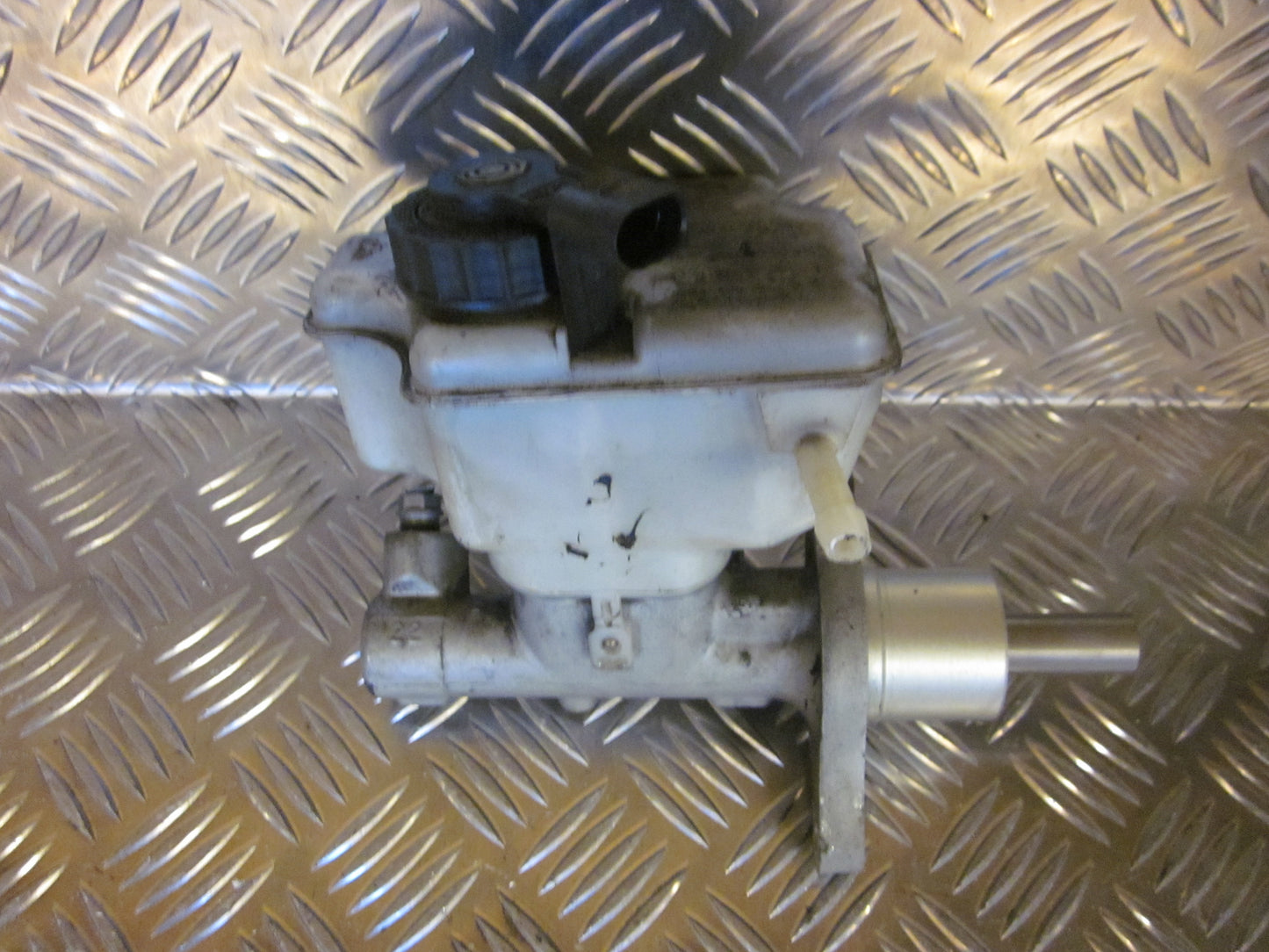 VW Golf 5 1K Bremsehovedcylinder Med OEM Nr. 1K1611301C Fra VW Ophugger