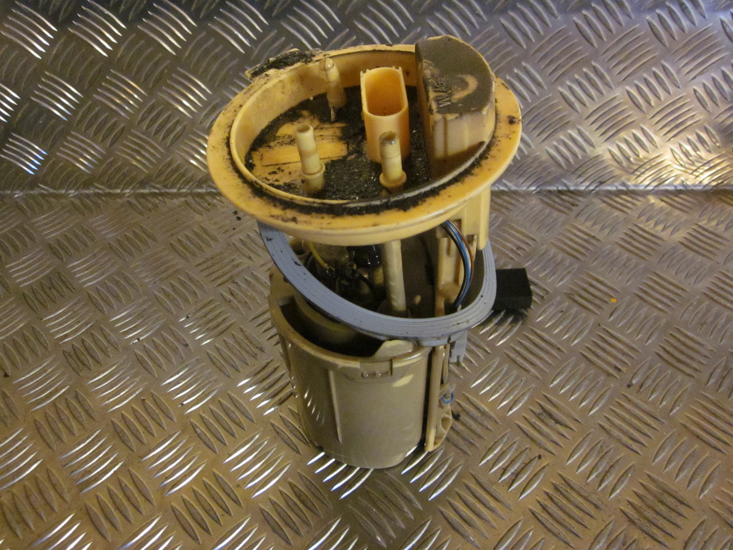 VW Golf 5 1K Benz/Brændstofpumpe El Med OEM Nr. 1KO919050D Fra VW Ophugger