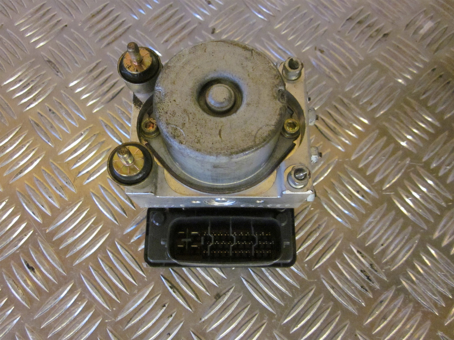 Toyota Yaris Verso Abs Pumpe Med OEM Nr. 8954152230 Fra Toyota Ophugger