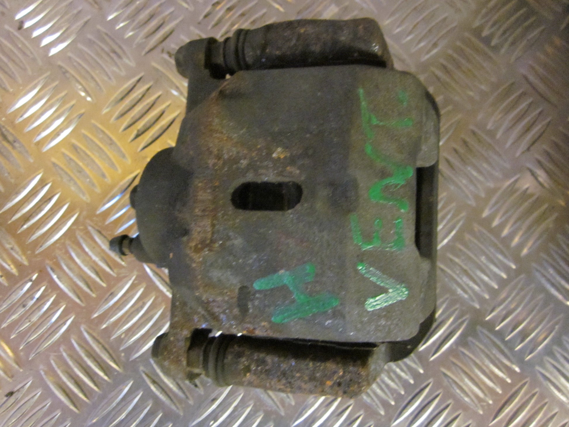 Toyota Yaris Verso Bremsekaliber HF Med OEM Nr. Ophugger Fra Toyota Ophugger