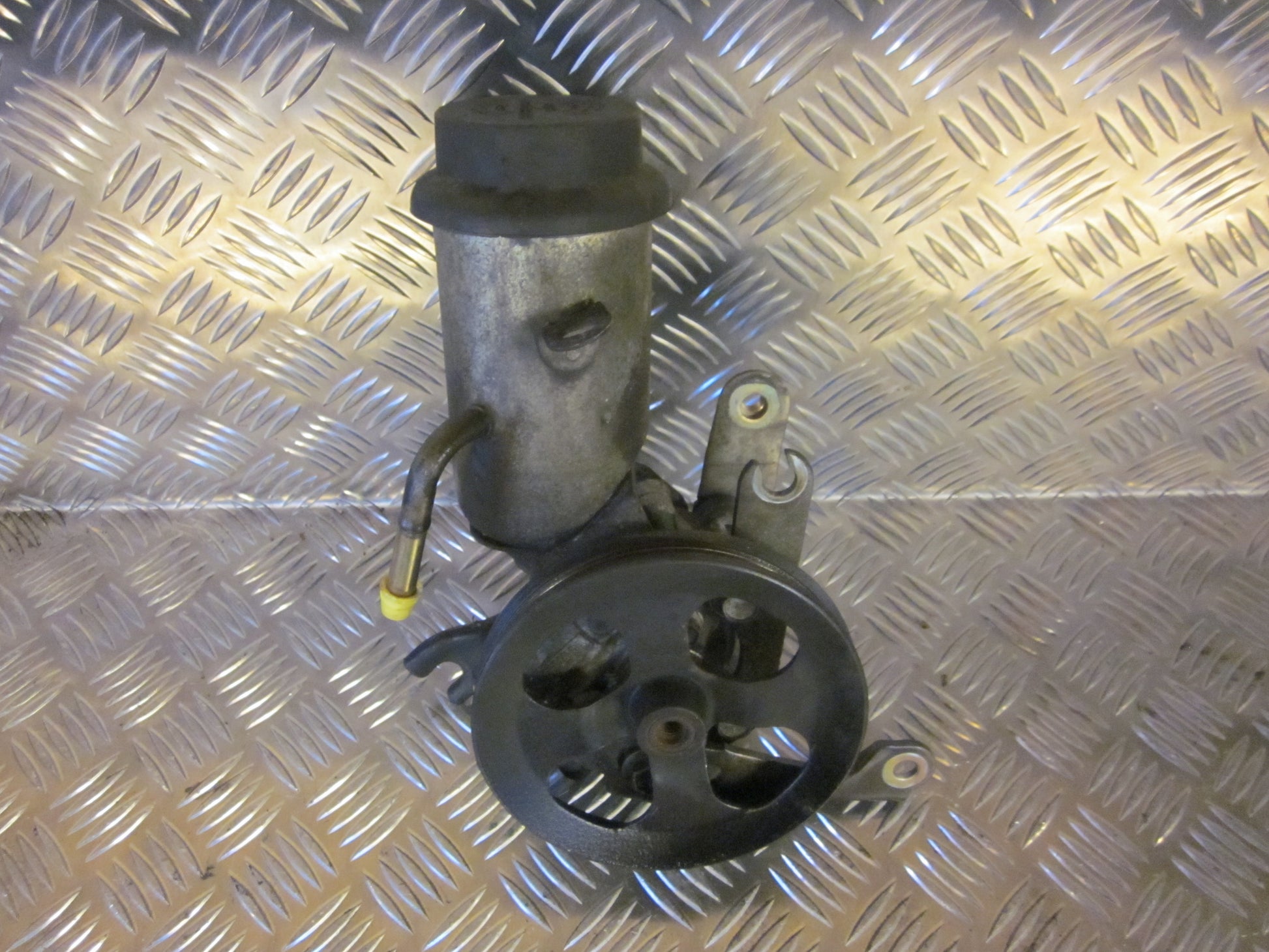 Toyota Yaris Verso Servopumpe Med OEM Nr. Ophugger Fra Toyota Ophugger