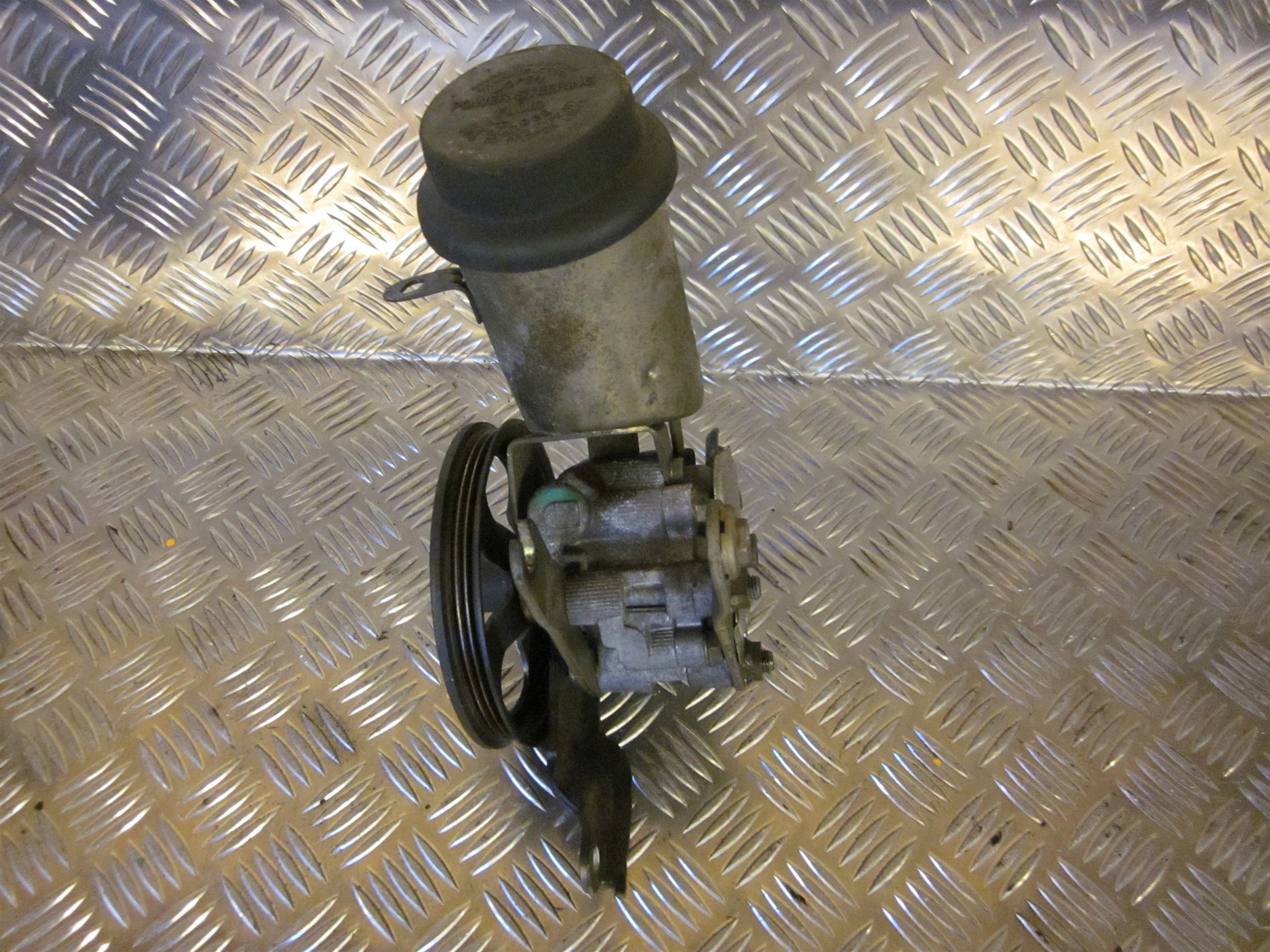 Toyota Yaris Verso Servopumpe Med OEM Nr. Ophugger Fra Toyota Ophugger