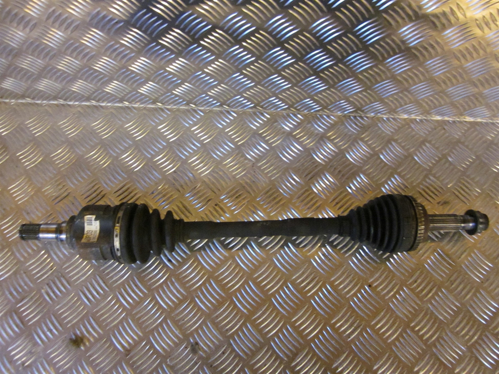 Toyota Yaris Verso Trækaksel For V Med OEM Nr. Ophugger Fra Toyota Ophugger