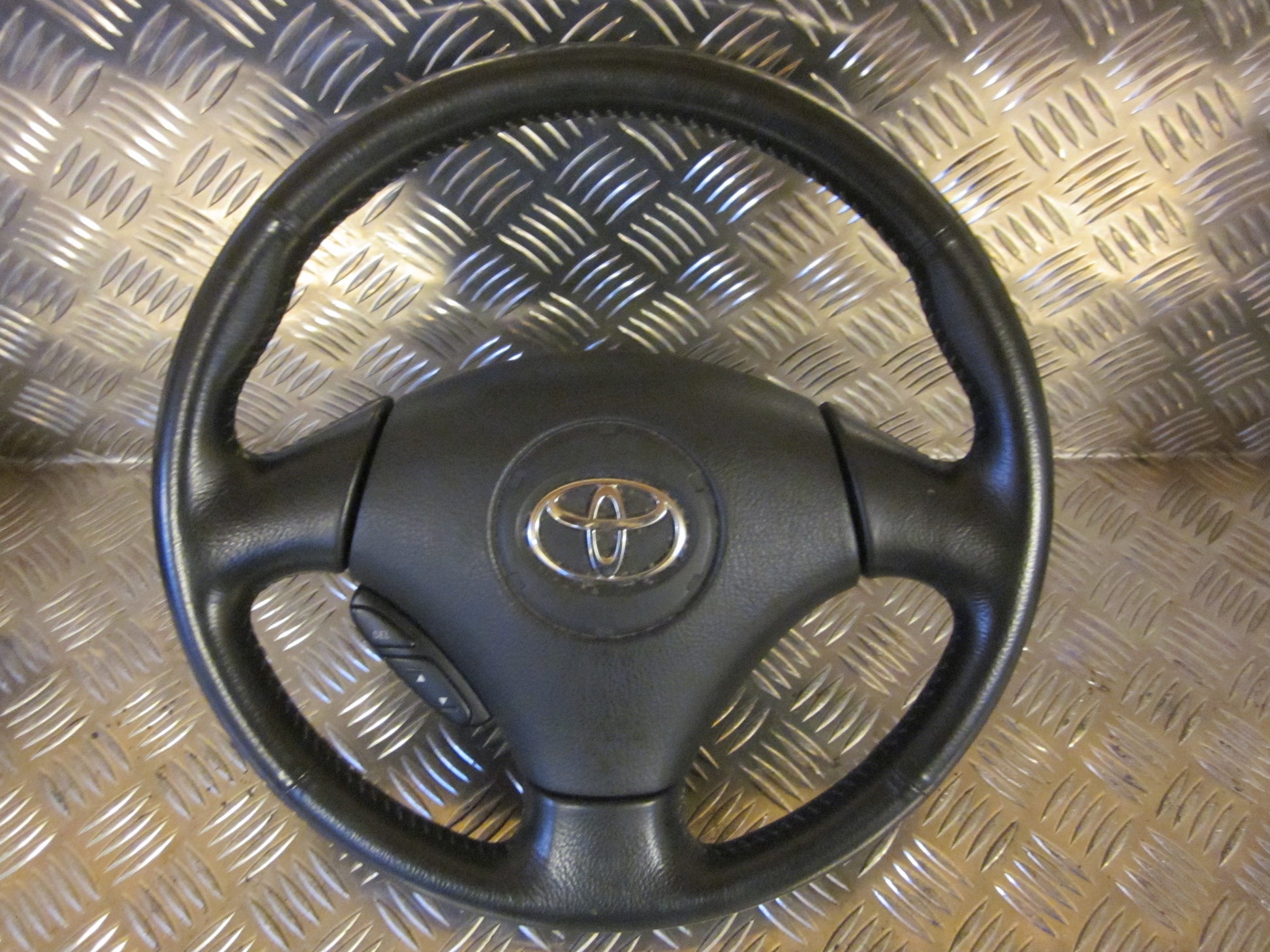 Toyota Yaris Verso Rat Med OEM Nr. Ophugger Fra Toyota Ophugger