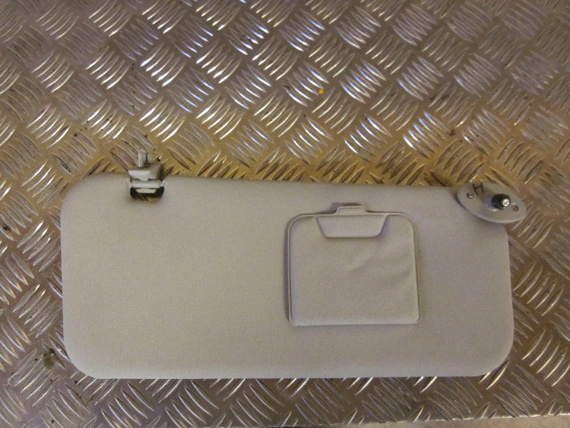 Toyota Yaris Verso Solskærm Med OEM Nr. Ophugger Fra Toyota Ophugger