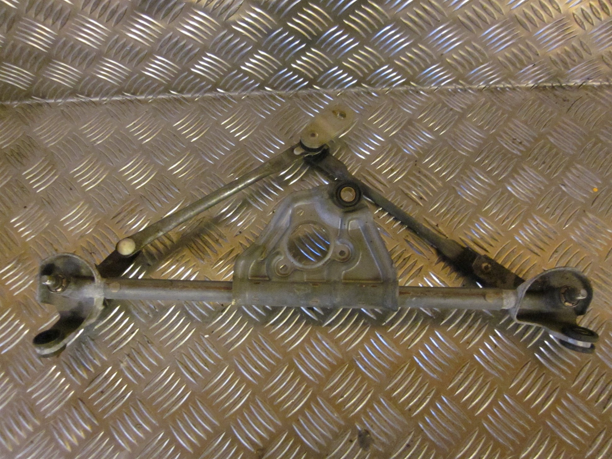 Toyota Yaris Verso Viskertræk Med OEM Nr. Ophugger Fra Toyota Ophugger