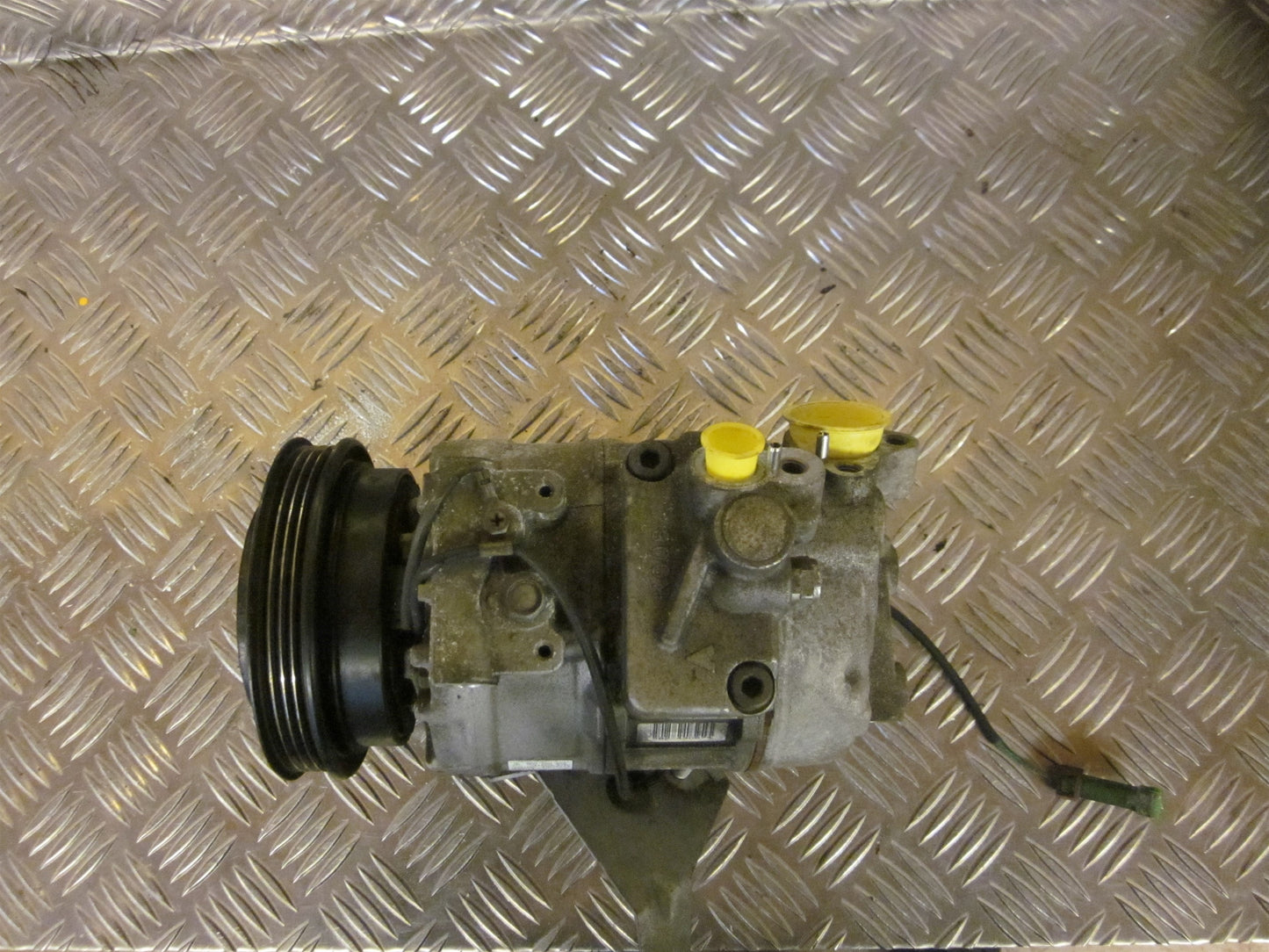 VW Passat 3B Aircondition Pumpe Med OEM Nr. 8D0260808 Fra VW Ophugger