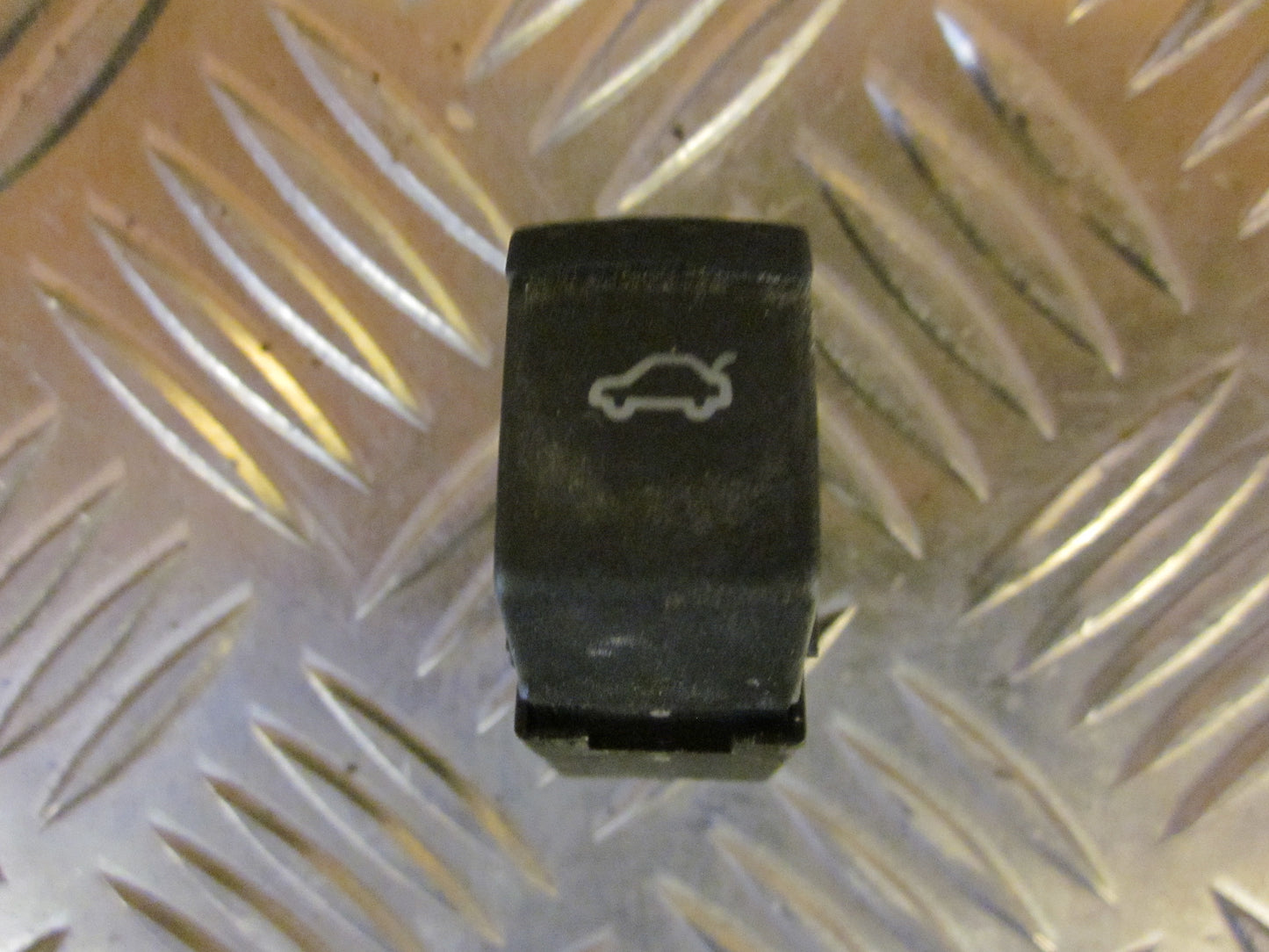 VW Passat 3B Kontakt Diverse Med OEM Nr. Ophugger Fra VW Ophugger