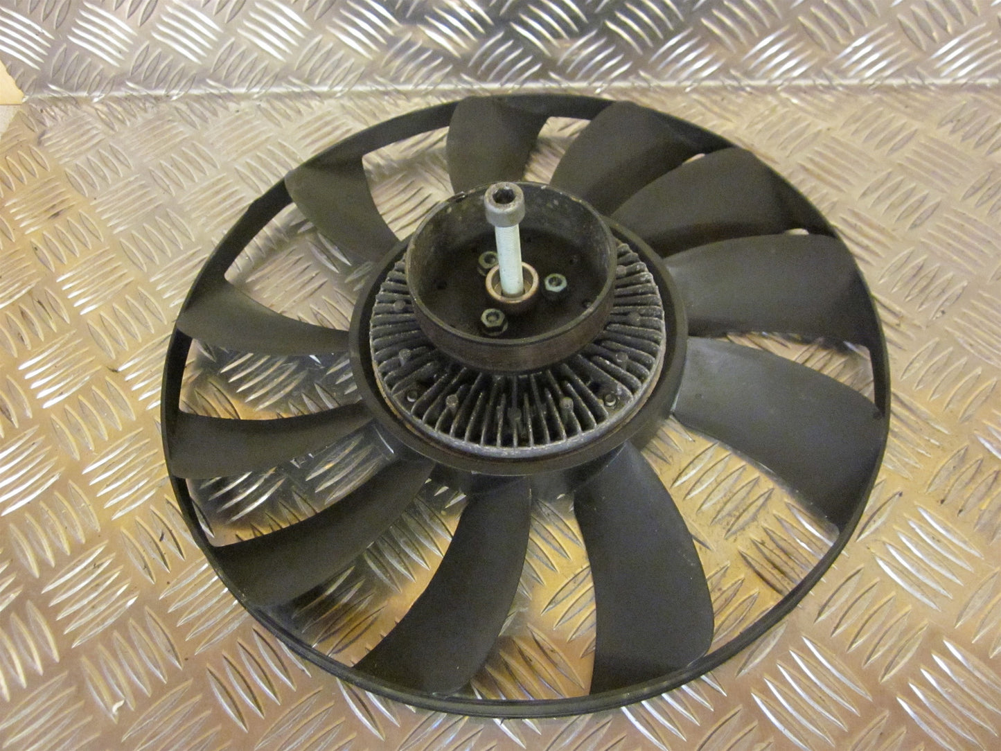 VW Passat 3B Ventilatorvinge Auto Med OEM Nr. Ophugger Fra VW Ophugger