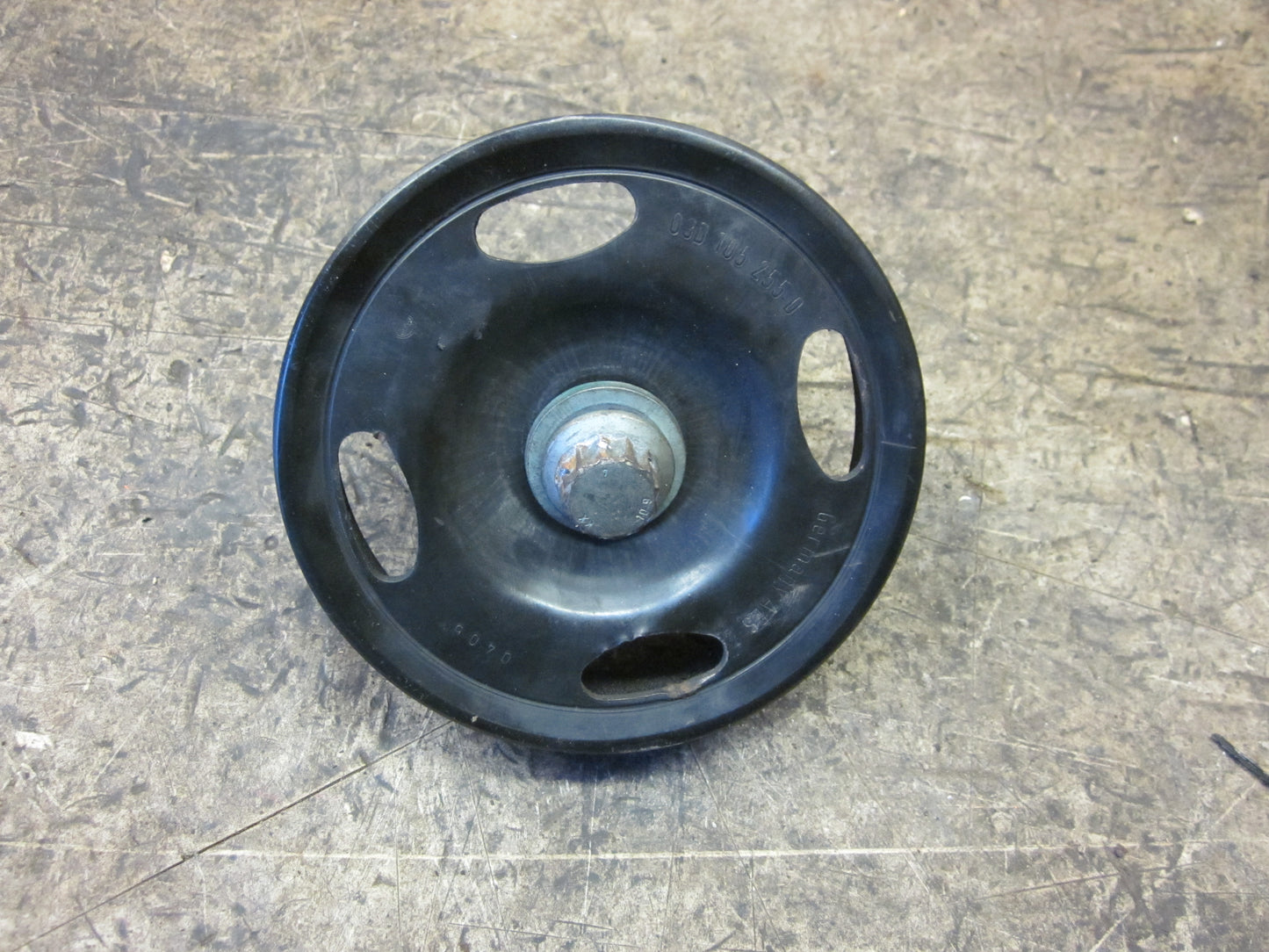 VW Fox 5Z Krumtap Remskive Servo Med OEM Nr. 03D105255D Fra VW Ophugger