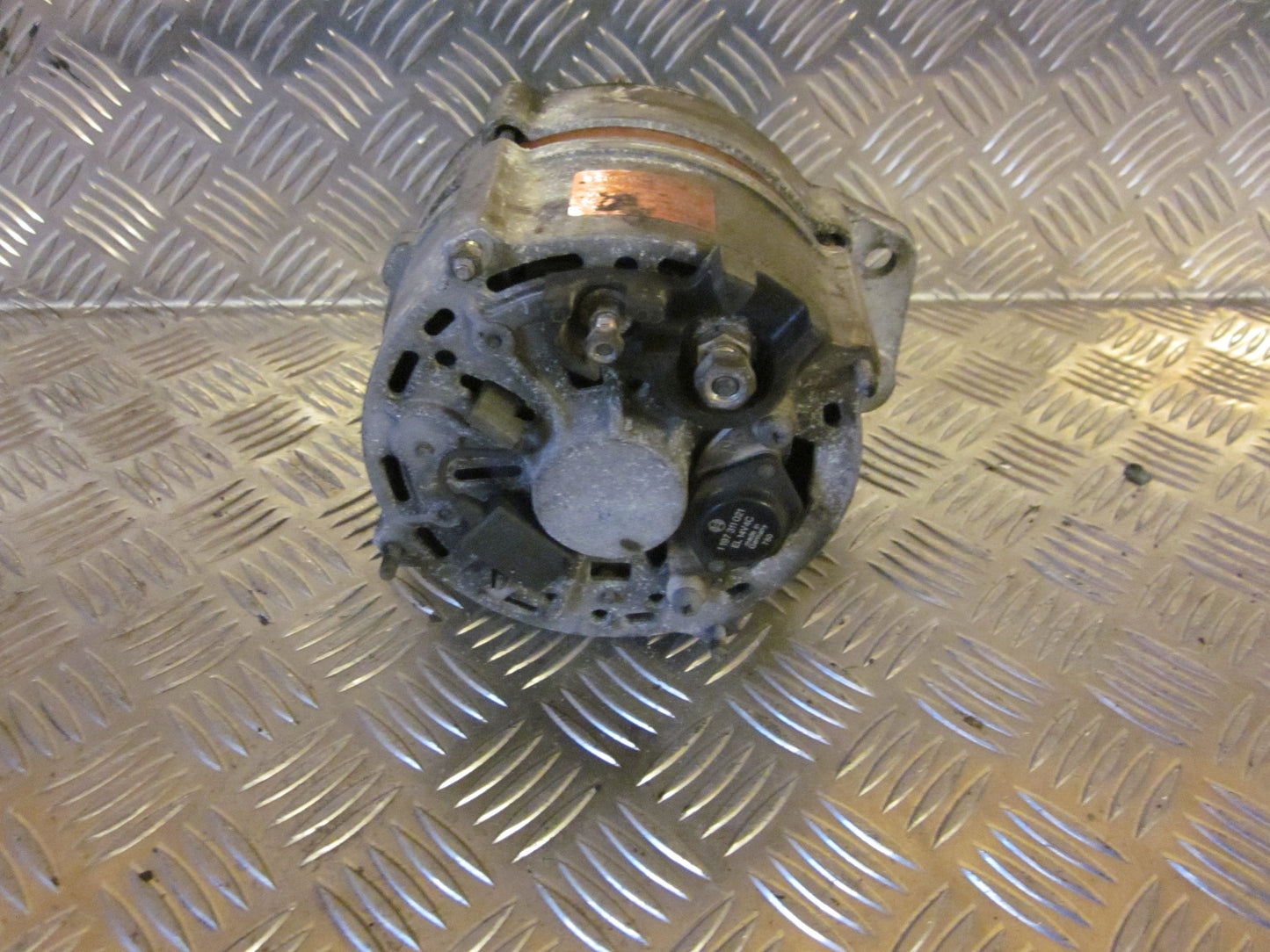 Audi 80/90 Generator Med OEM Nr. 026903015B Fra Audi Ophugger