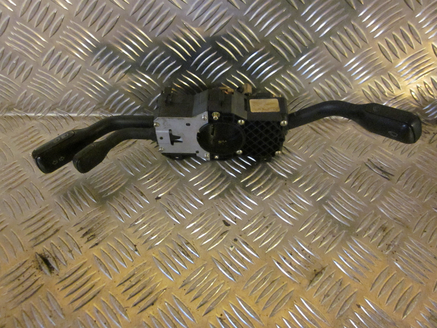 Audi A4 8D Kontakt Combi Med OEM Nr. Ophugger Fra Audi Ophugger