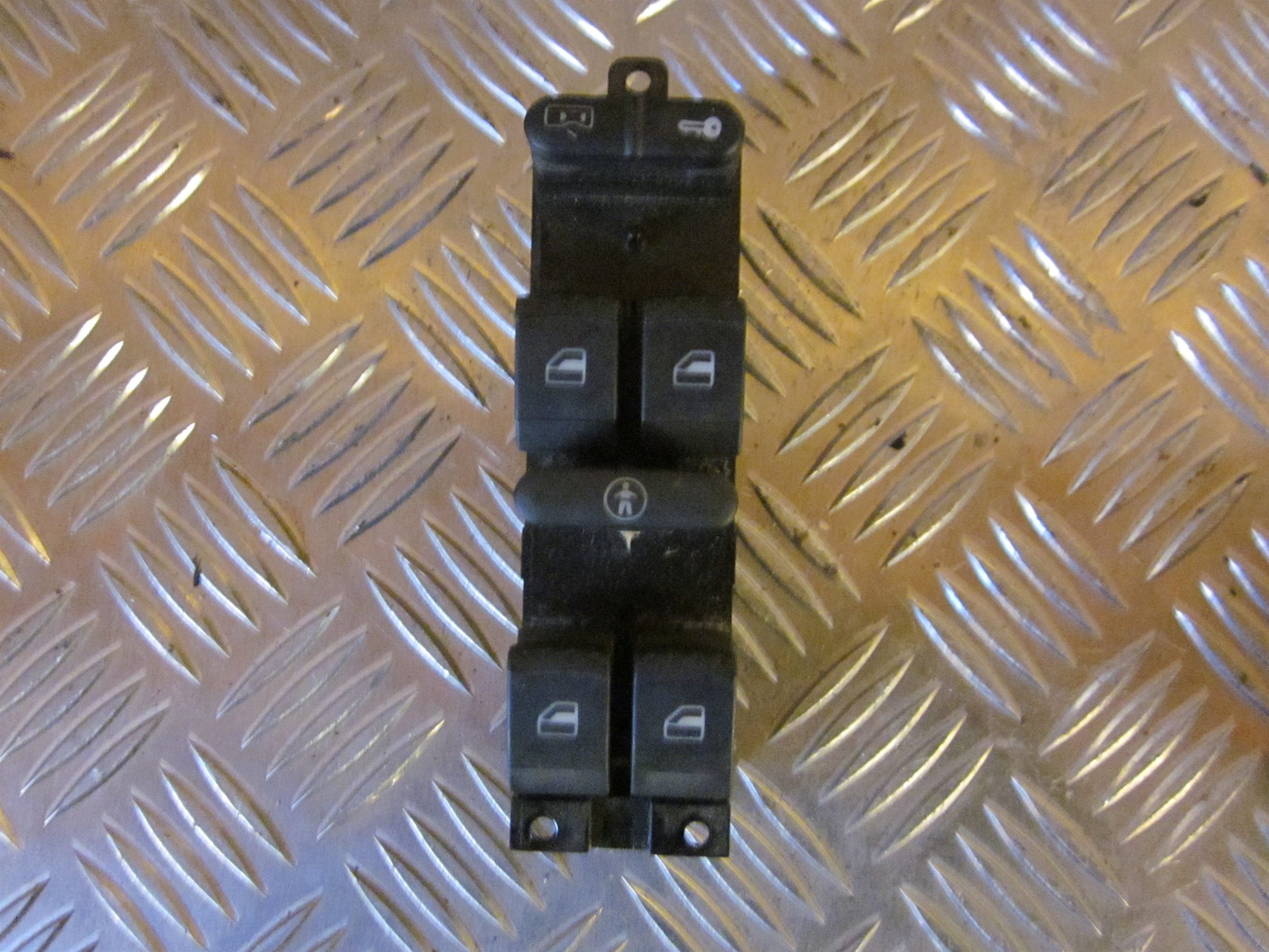 Skoda Octavia Kontakt Rudehejs Med OEM Nr. 1J4959857A Fra Skoda Ophugger