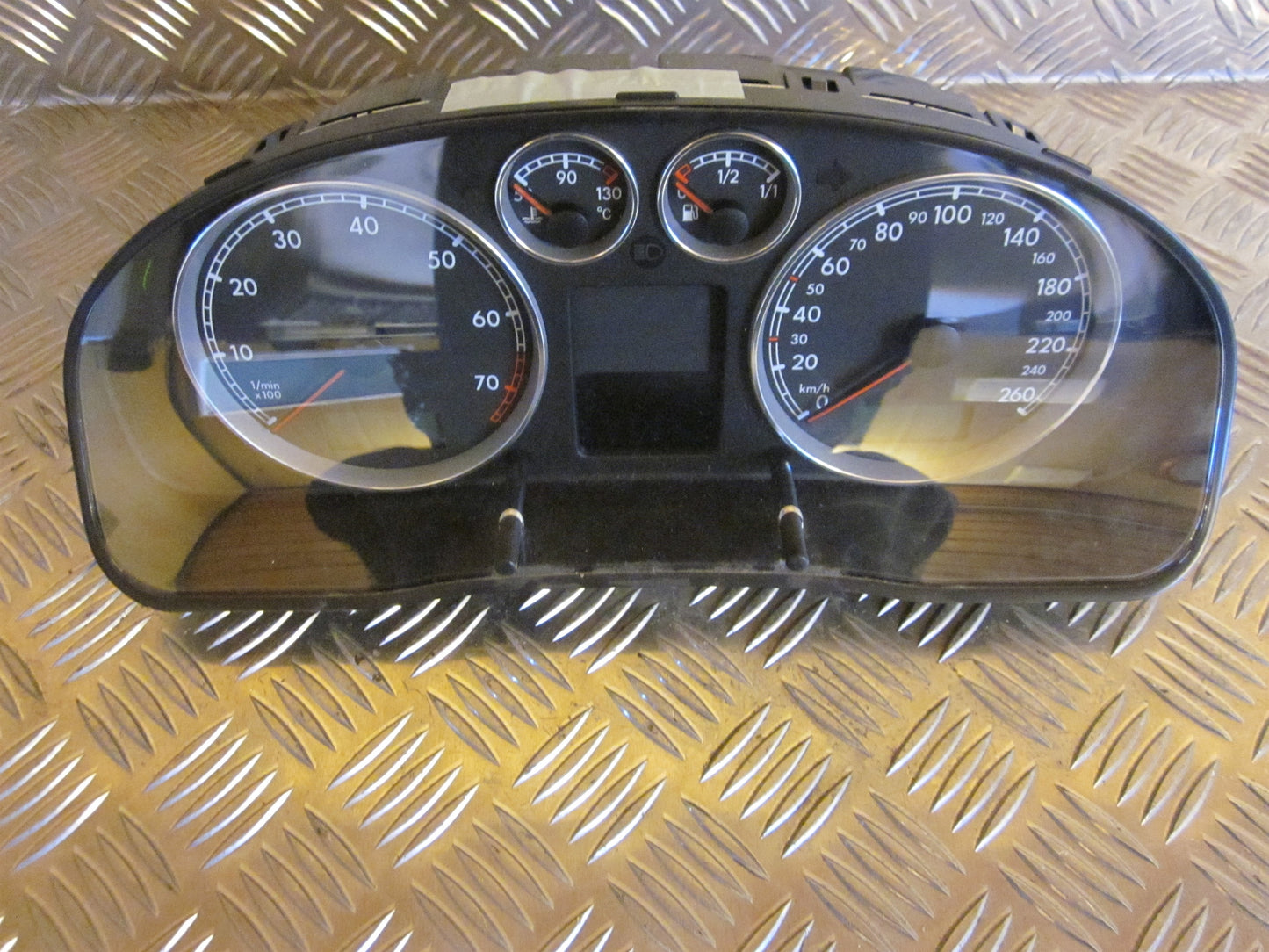 VW Passat 3B Speedometer - Instrument Med OEM Nr. Ophugger Fra VW Ophugger