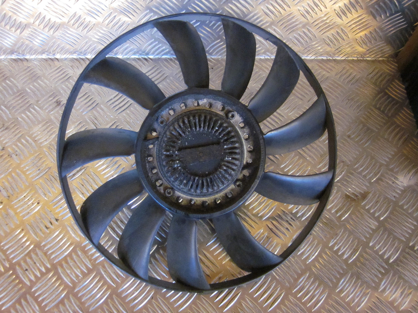 VW Passat 3B Ventilatorvinge Auto Med OEM Nr. Ophugger Fra VW Ophugger