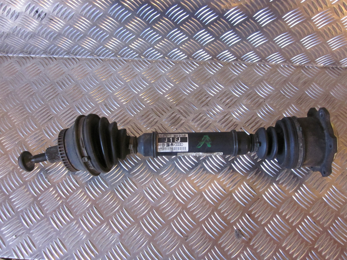 VW Passat 3B Trækaksel For V Med OEM Nr. 8D0407271EJ Fra VW Ophugger