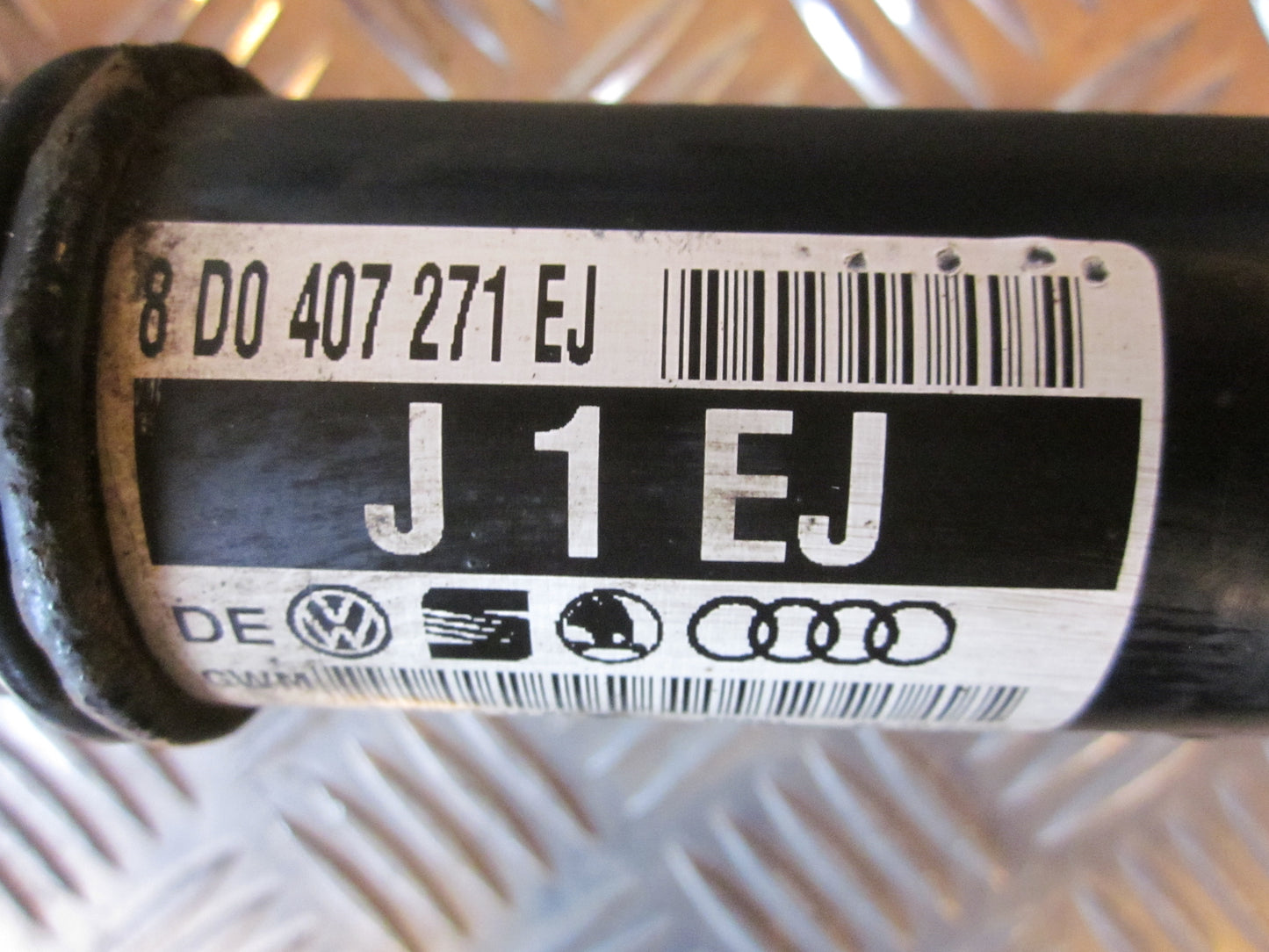 VW Passat 3B Trækaksel For V Med OEM Nr. 8D0407271EJ Fra VW Ophugger