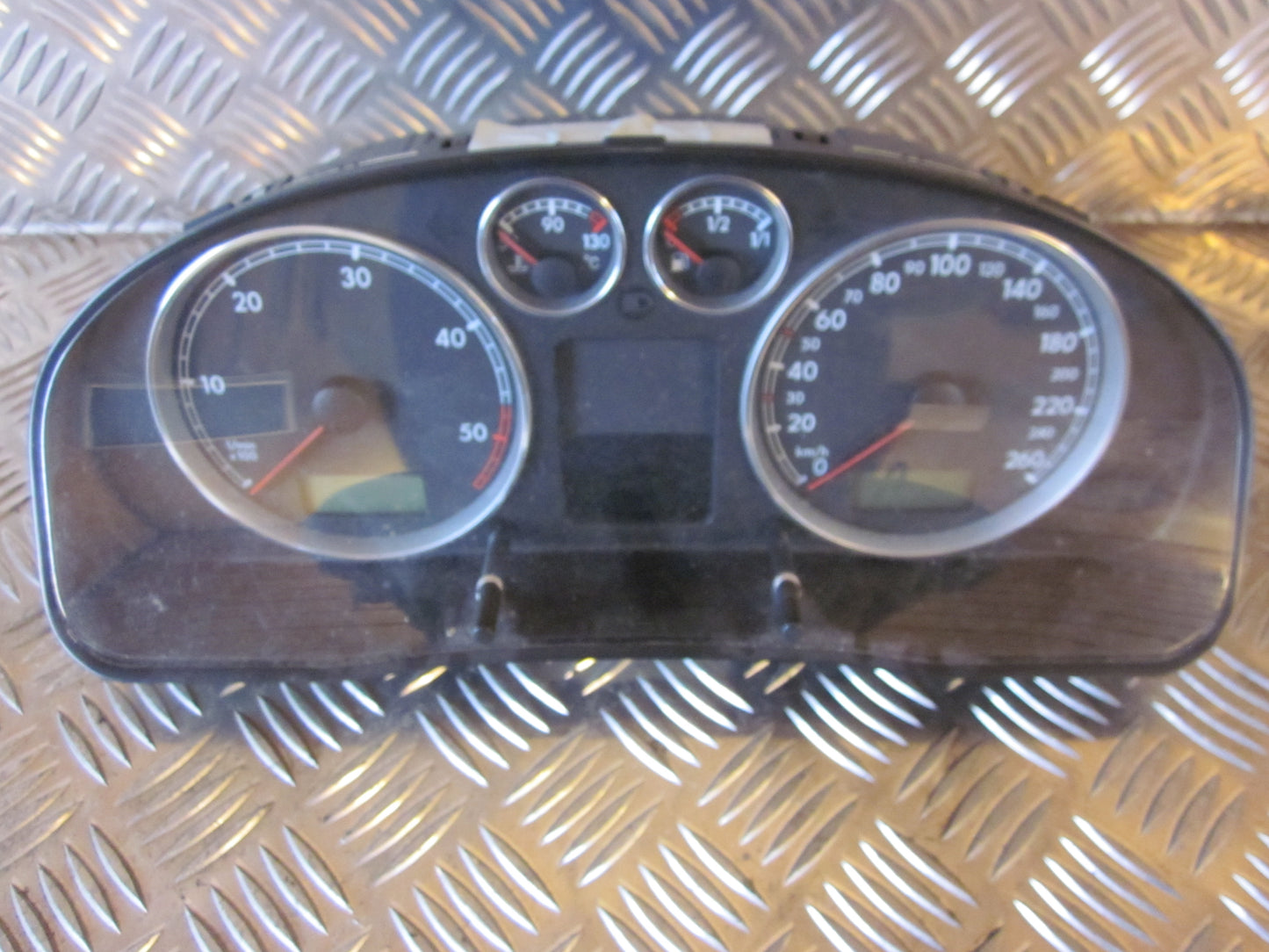 VW Passat 3B Speedometer - Instrument Med OEM Nr. Ophugger Fra VW Ophugger