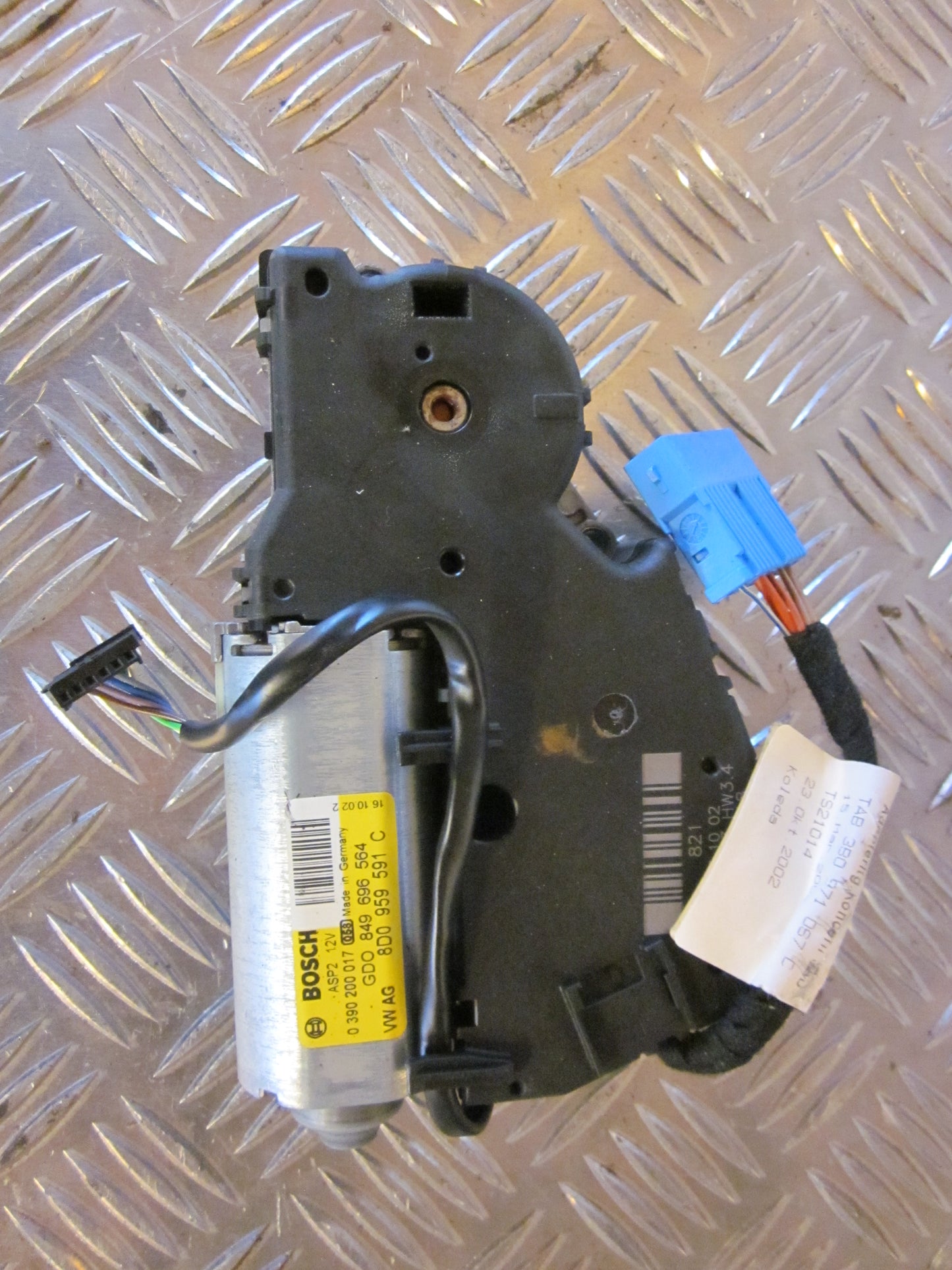 VW Passat 3B Soltagsmotor Med OEM Nr. 8D0959591C Fra VW Ophugger