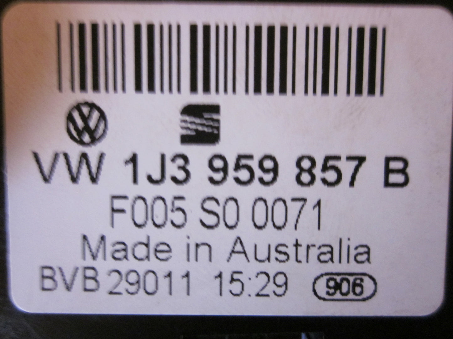 VW Passat 3B Kontakt Rudehejs Med OEM Nr. Ophugger Fra VW Ophugger