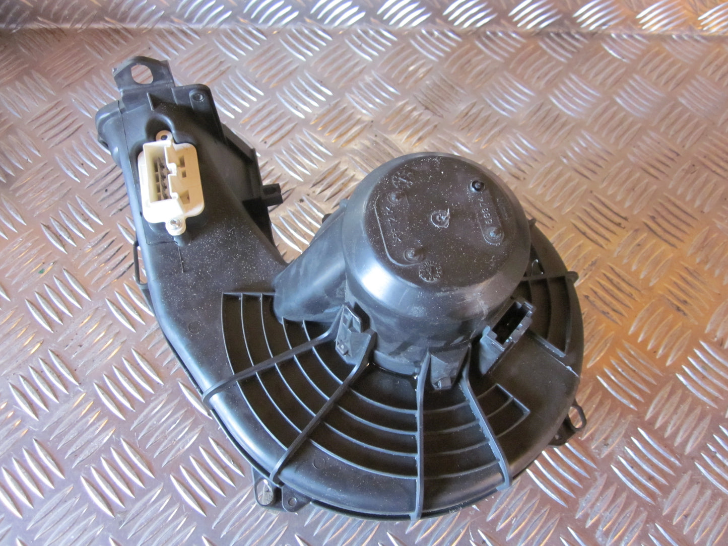 Opel Meriva A Varmeblæser Med OEM Nr. 58874 Fra Opel Ophugger