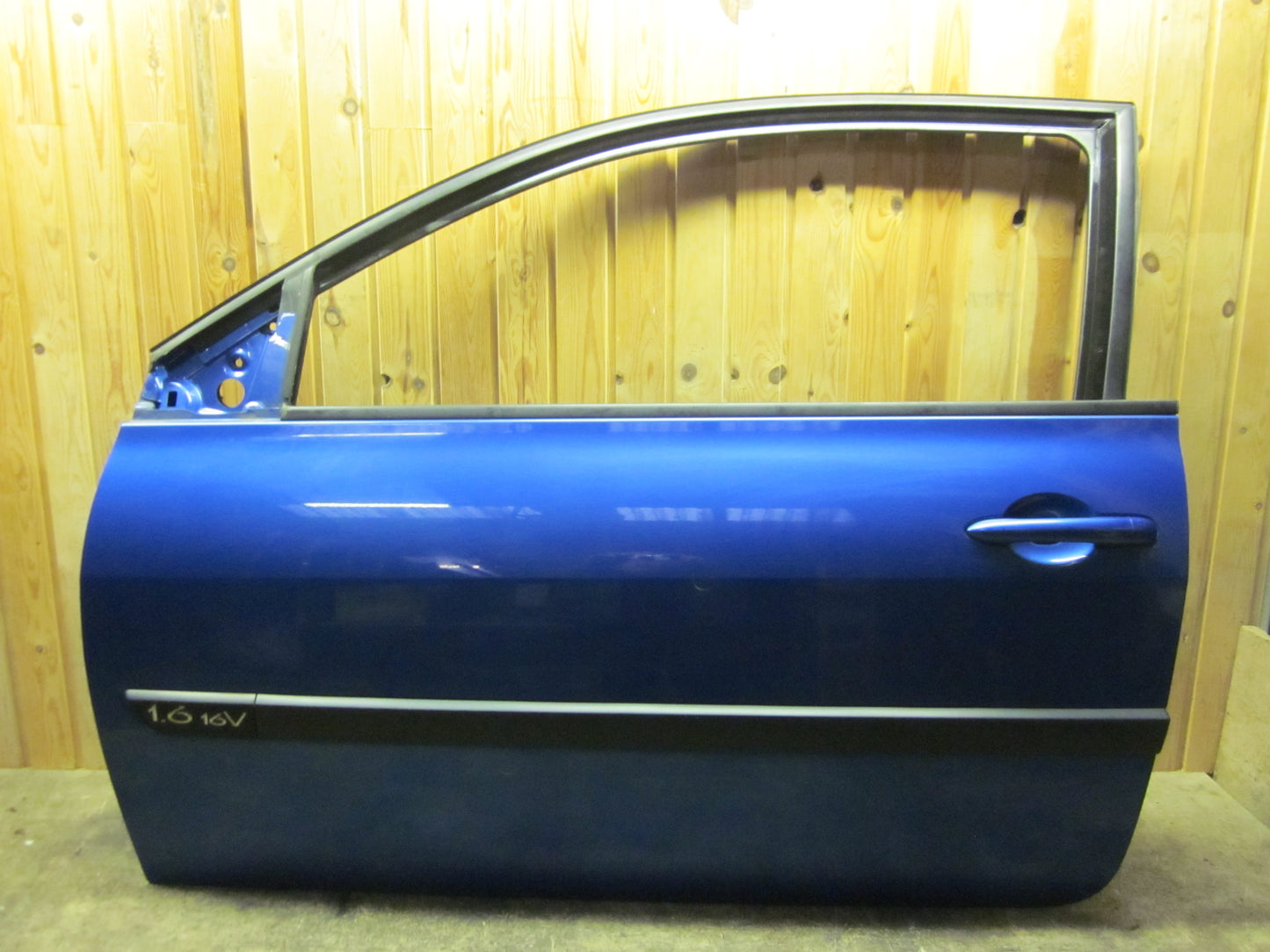 Renault Megane 2 Dør V 2 Dørs Med OEM Nr. 7751474349 Fra Renault Ophugger