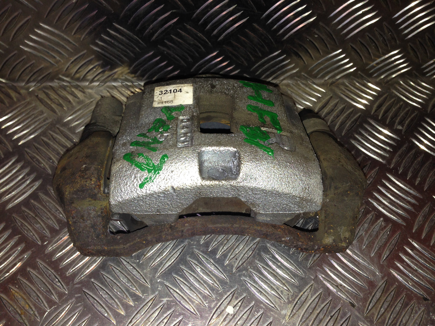 Mazda 626 GE Bremsekaliber HF Med OEM Nr. Ophugger Fra Mazda Ophugger