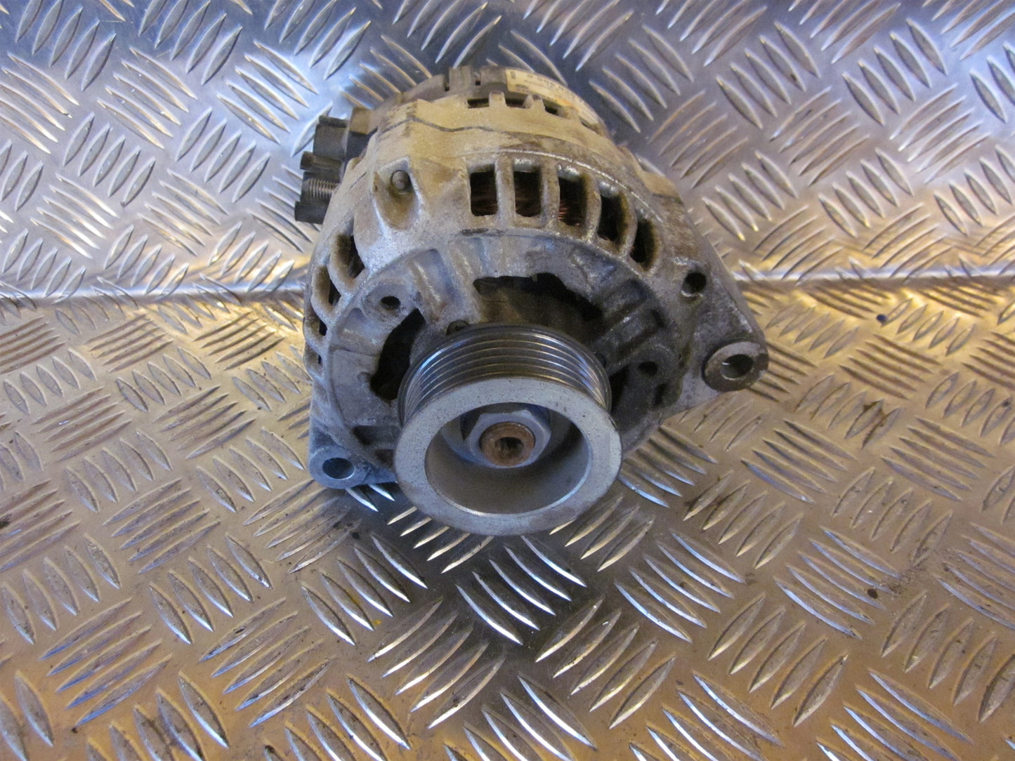 Peugeot Partner Generator Med OEM Nr. 9617842880 Fra Peugeot Ophugger