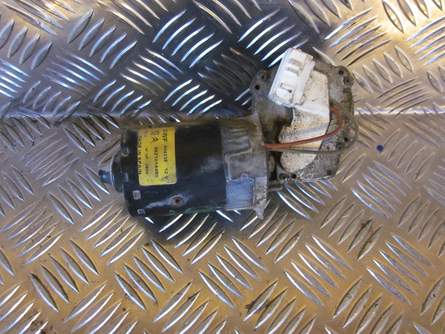 Peugeot Partner Viskermotor Med OEM Nr. Ophugger Fra Peugeot Ophugger