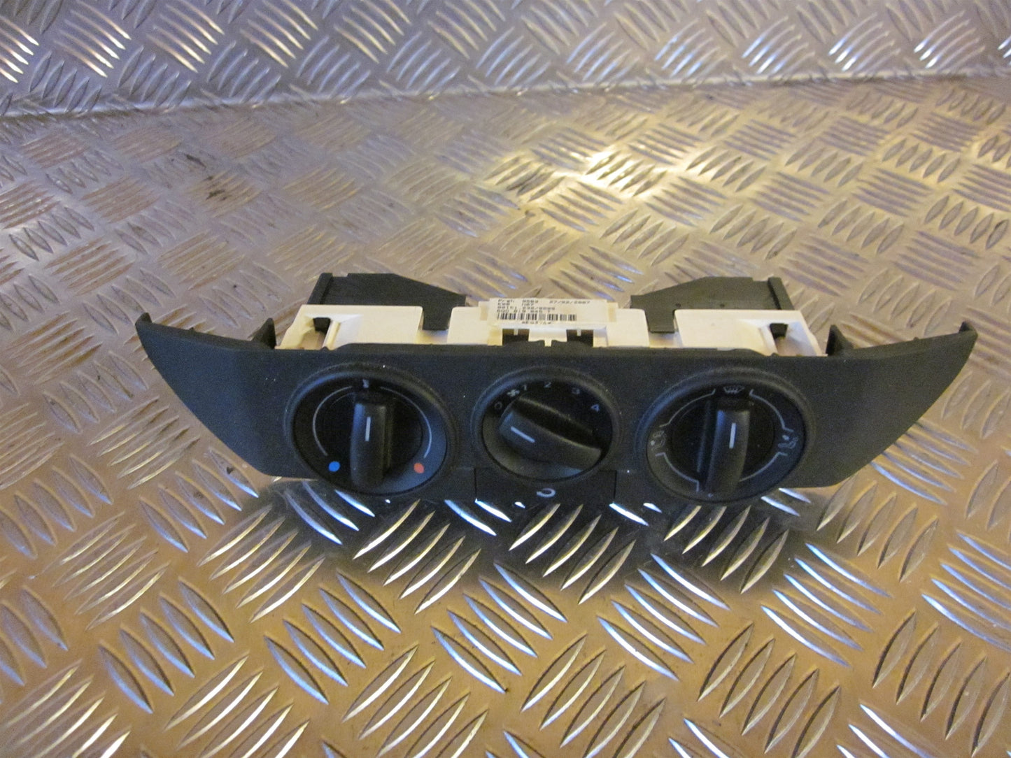 VW Polo 9N Varmeregulering Med OEM Nr. Ophugger Fra VW Ophugger