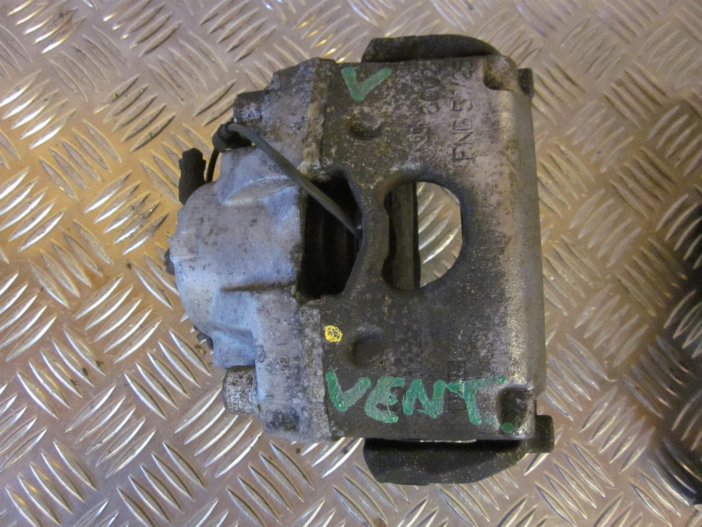 Opel Vectra C Bremsekaliber VF Med OEM Nr. Ophugger Fra Opel Ophugger