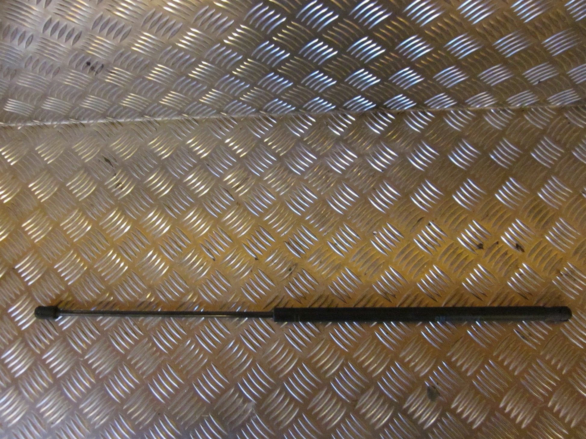 Opel Vectra C Bagklapsdæmper Med OEM Nr. Ophugger Fra Opel Ophugger