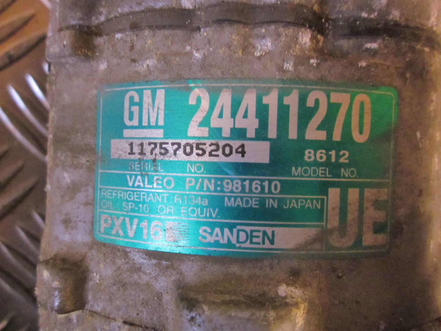 Opel Vectra C Aircondition Pumpe Med OEM Nr. 24411270 Fra Opel Ophugger
