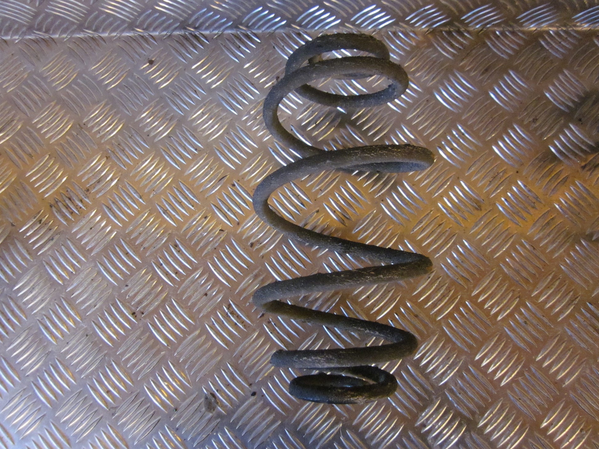 Opel Astra G Bagfjeder Spiral Med OEM Nr. Ophugger Fra Opel Ophugger