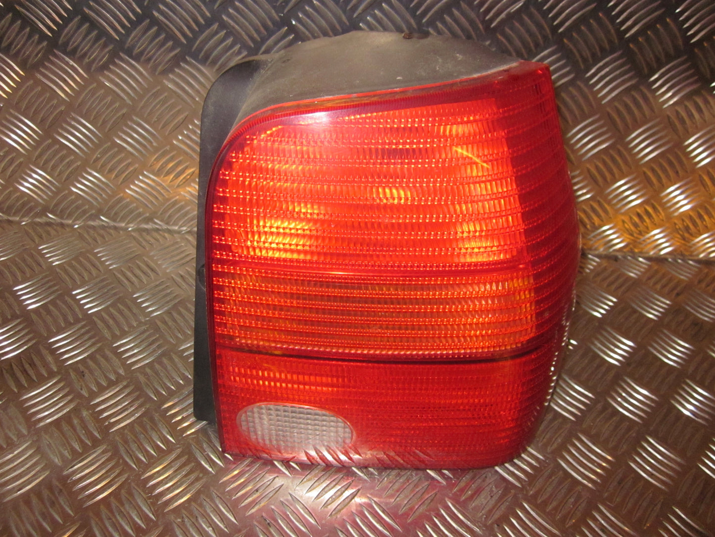 VW Lupo 6E/6X Baglygte Med OEM Nr. 6X0945096D Fra VW Ophugger