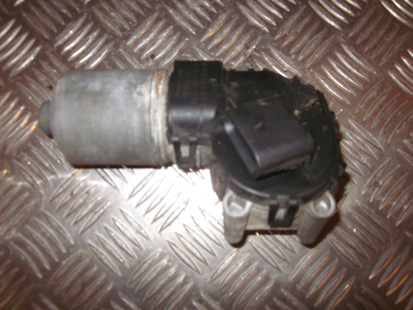 Ford Mondeo 3 Viskermotor Med OEM Nr. Ophugger Fra Ford Ophugger