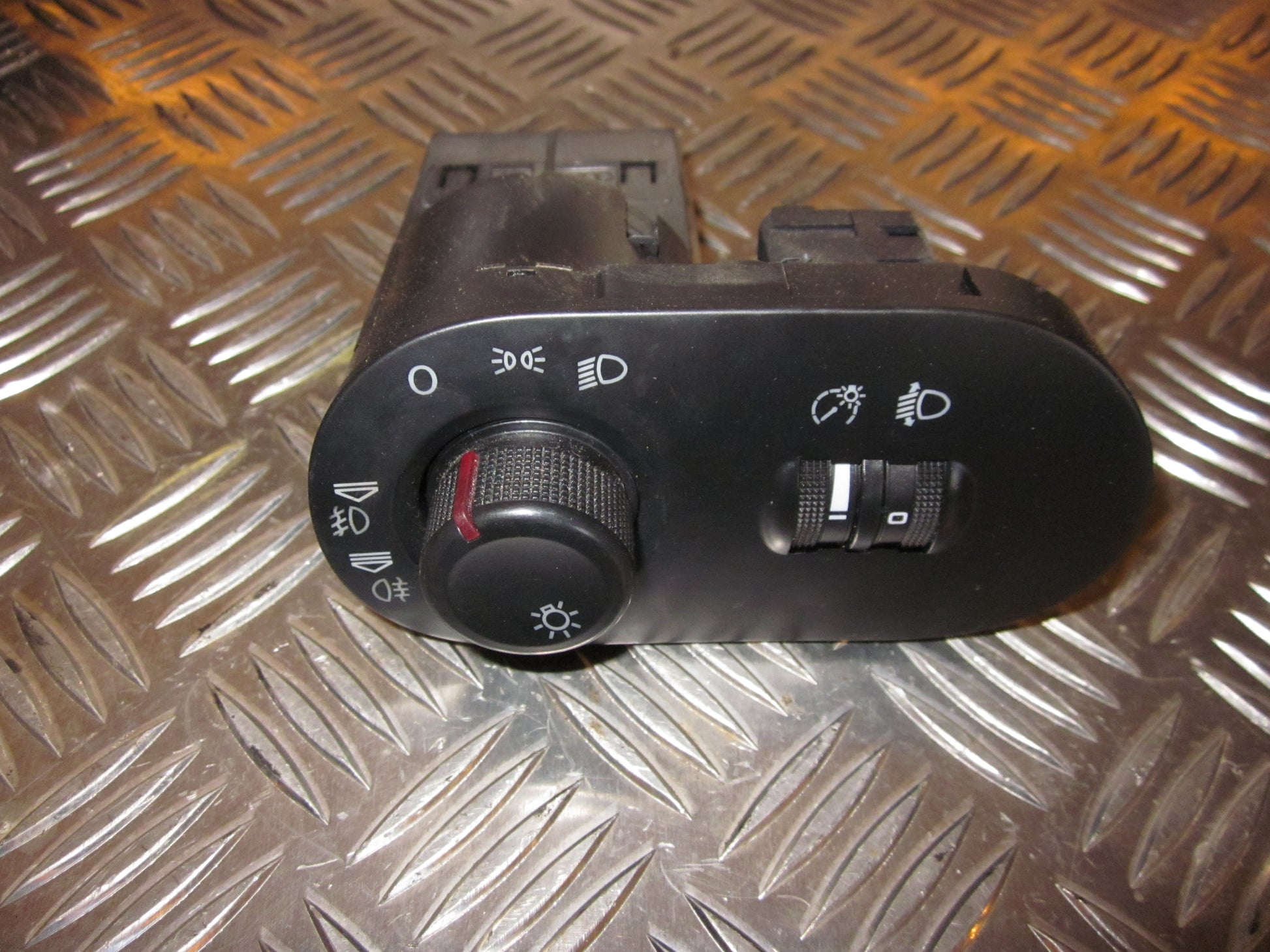Seat Ibiza 6L Kontakt Lys Med OEM Nr. Ophugger Fra Seat Ophugger