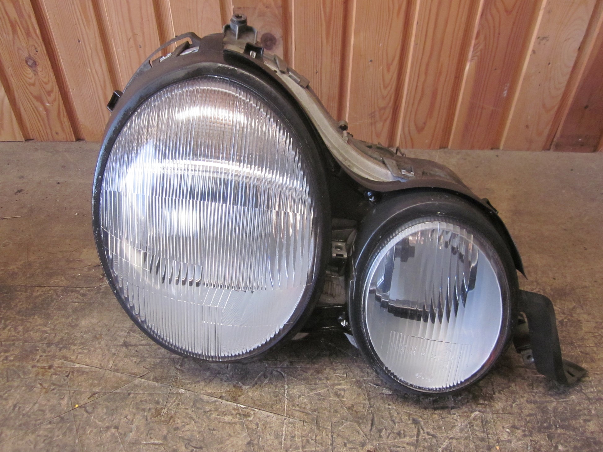 Mercedes E W210 Forlygte Med OEM Nr. Ophugger Fra Mercedes Ophugger