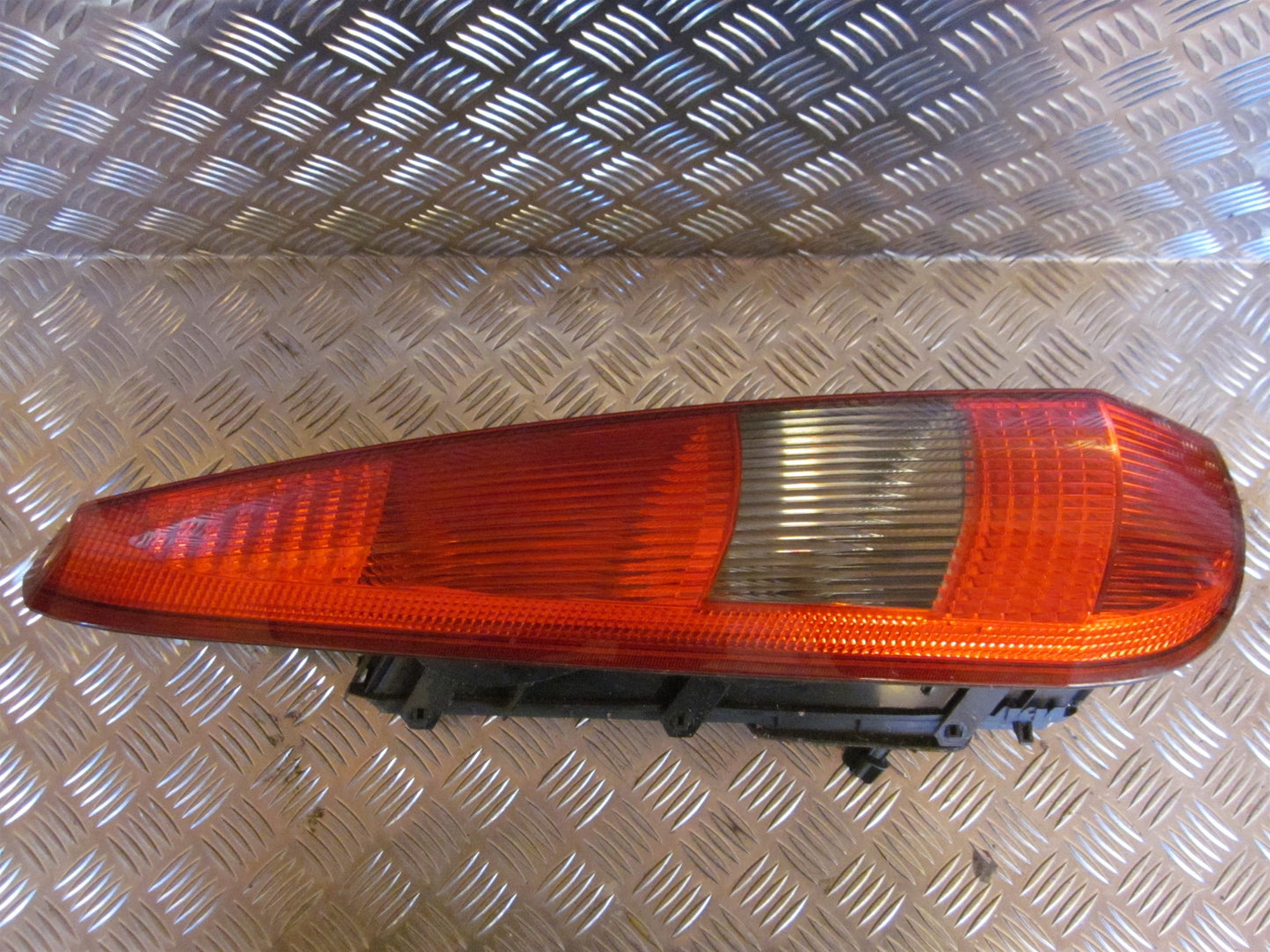 Ford Fiesta 6 Baglygte Med OEM Nr. Ophugger Fra Ford Ophugger