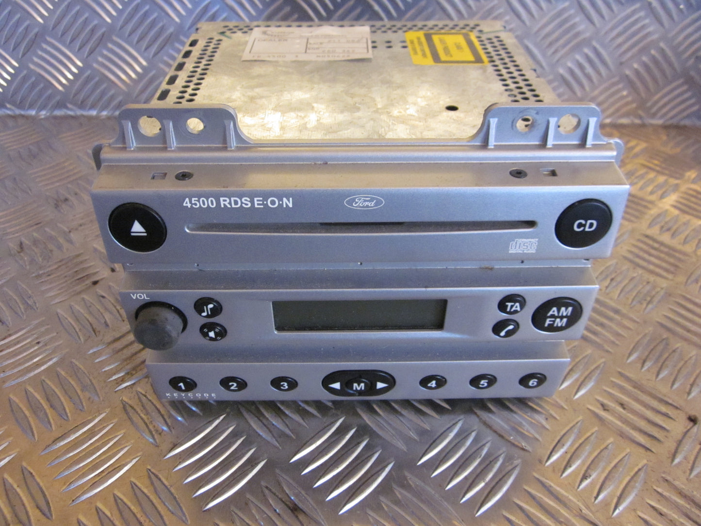 Ford Fiesta 6 Radio M/Cd Med OEM Nr. 4S6118C815AA Fra Ford Ophugger