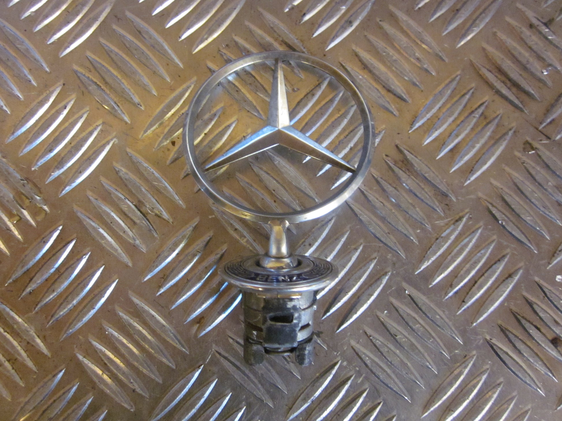 Mercedes E W210 Frontgitter Med OEM Nr. Ophugger Fra Mercedes Ophugger