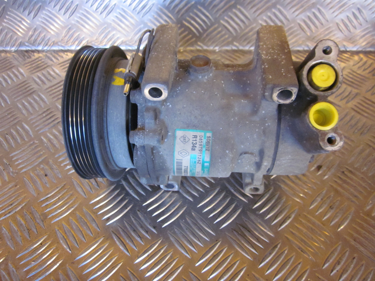 Renault Kangoo 1 Aircondition Pumpe Med OEM Nr. 7700273801 Fra Renault Ophugger